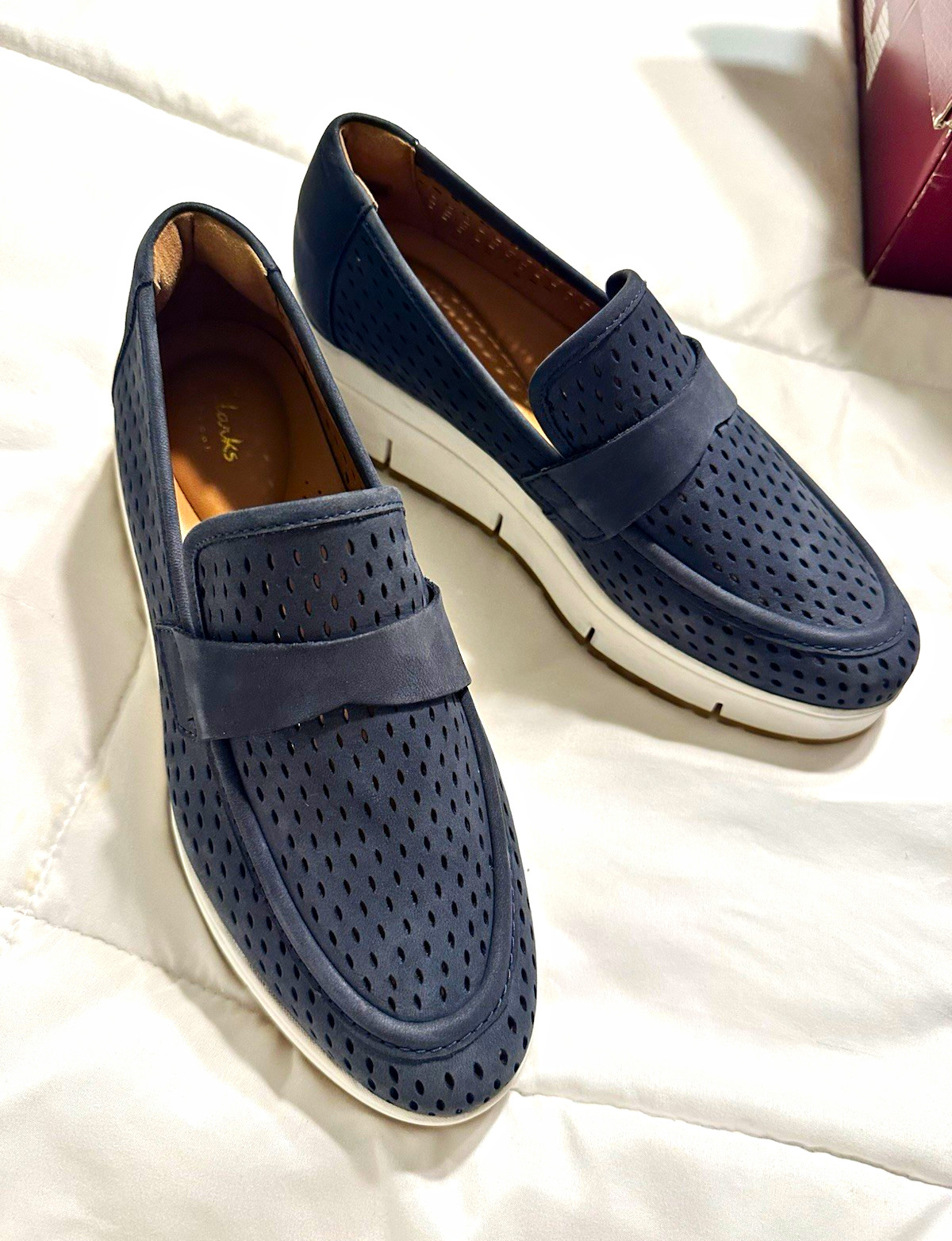 Clarks Unisex Suede Perforated Slip-On Loafers Round Toe Blue/White 9.5