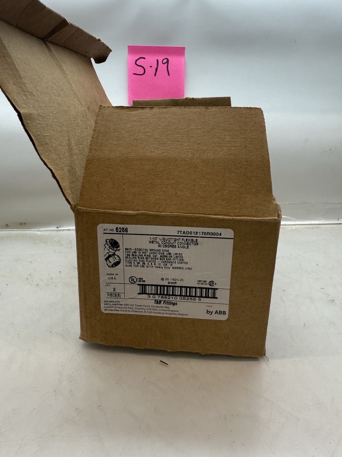 T&B Fittings 5256 Liquidtight 1-1/2 Connector Angle with Insulated Throat Liquid