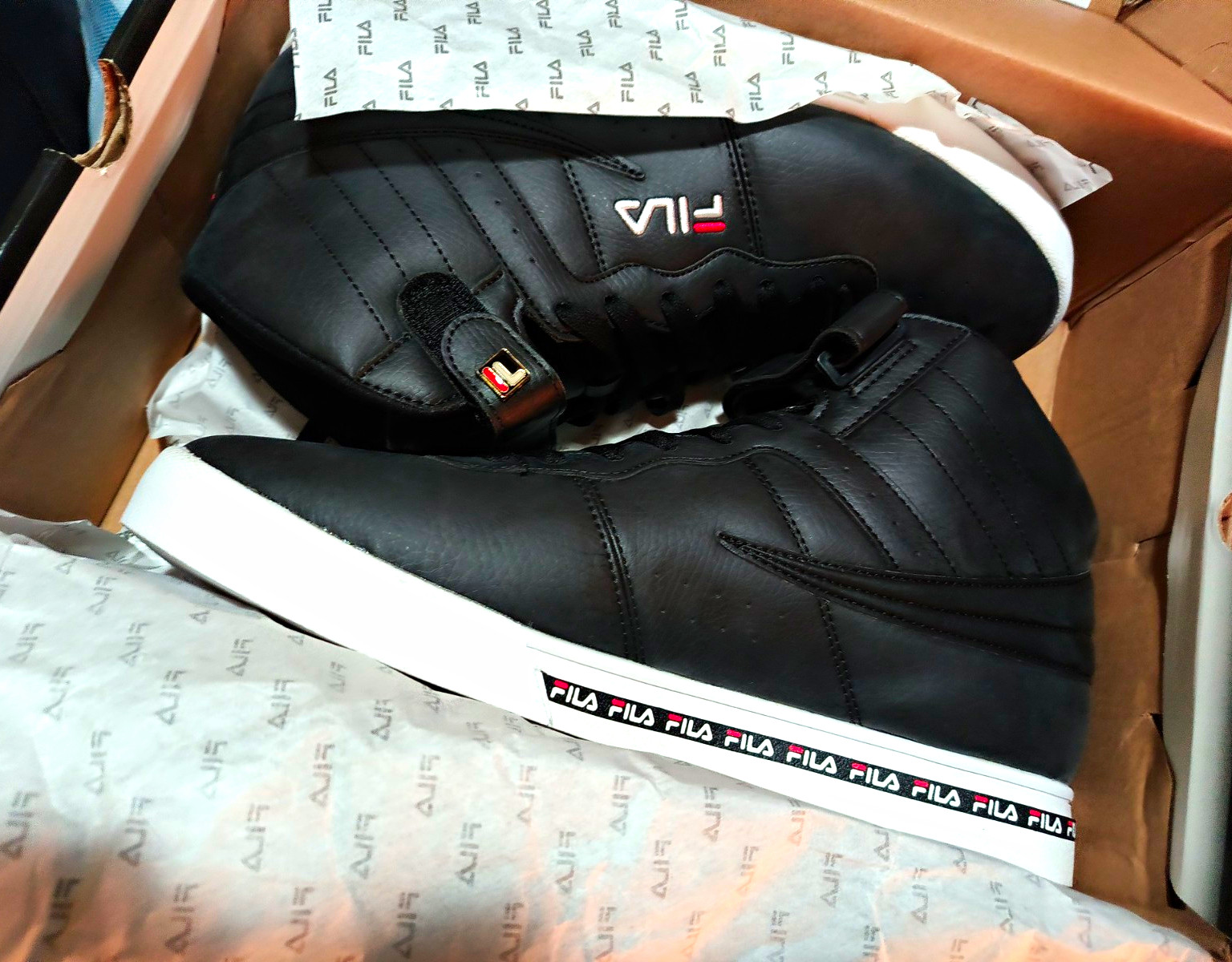 FILA Men’s Mid-Top Athletic Sneakers Lace-Up Black/White Casual Activewear FILA Men’s Mid-Top Athletic Sneakers Lace-Up Black/White Casual Activewear