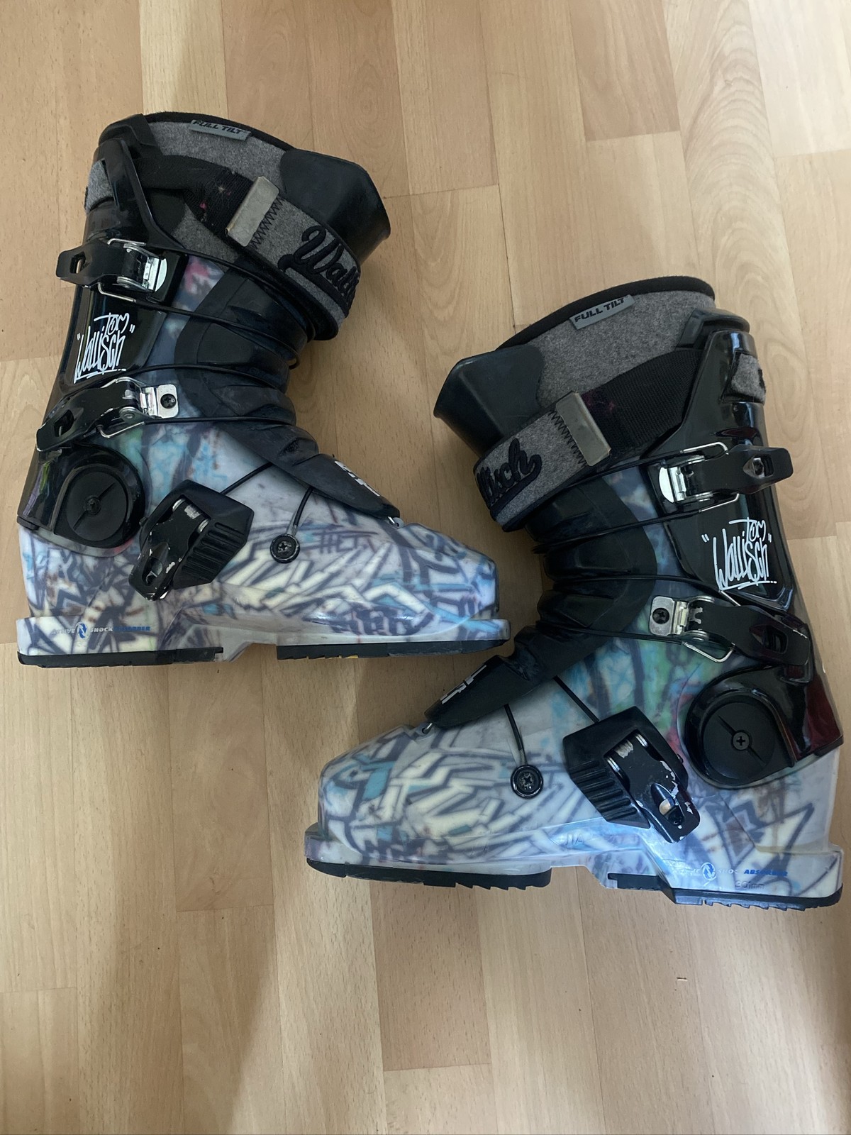 Full Tilt Tom Wallisch Pro Model Ski Boots Graffiti Graphics Mondo 26.5/301mm