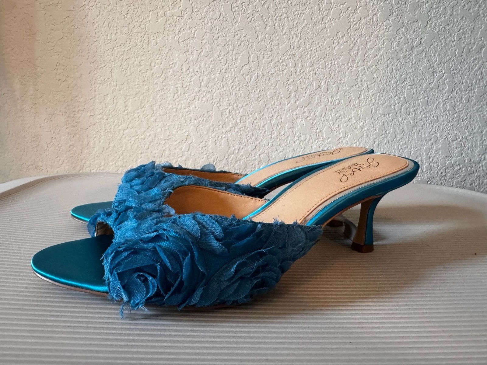 Jewel Badgley Mischka Scarlet Size 8 Blue Satin Flower Mules Jewel Badgley Mischka Scarlet Size 8 Blue Satin Flower Mules
