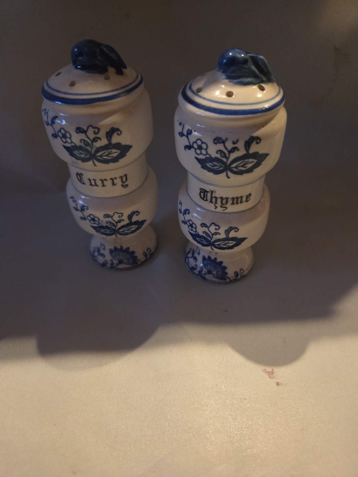 1950\'s Watkins Blue Onion Spicer Shaker Jars Curry And Thyme Japan 1950\'s Watkins Blue Onion Spicer Shaker Jars Curry And Thyme Japan