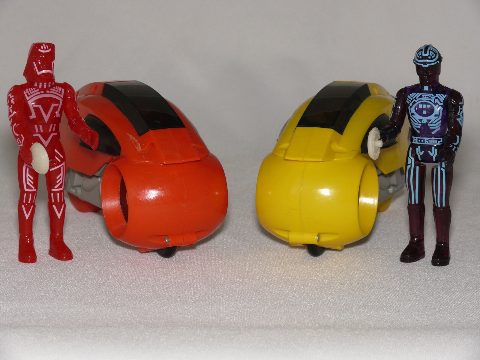 VINTAGE 1981 TOMY / DISNEY TRON AND SARK WITH IDENTITY DISCS AND LIGHT CYCLES