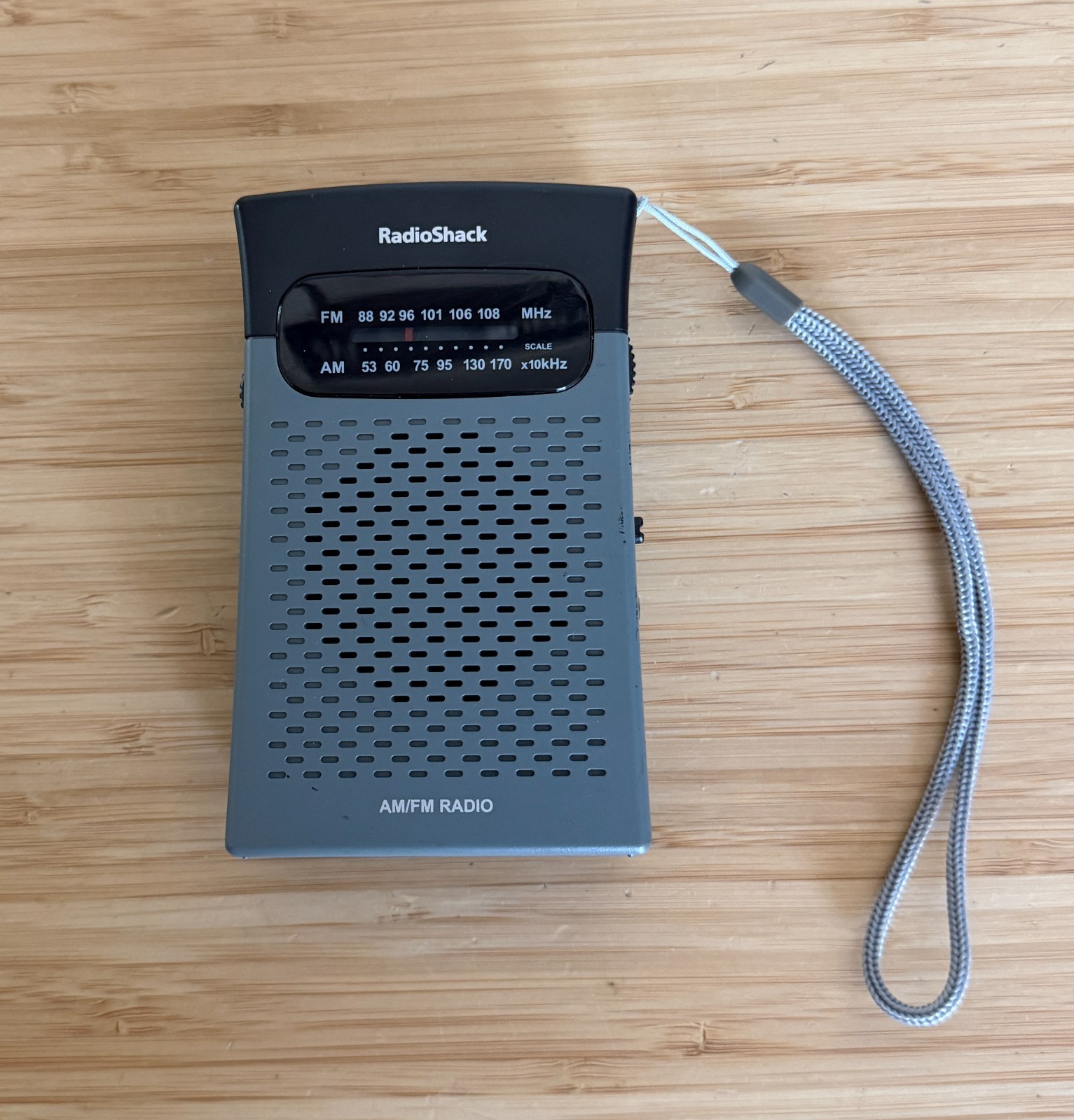 Vintage RadioShack Portable Pocket AM/FM Radio w/ Wrist Strap Grey *TESTED* NICE