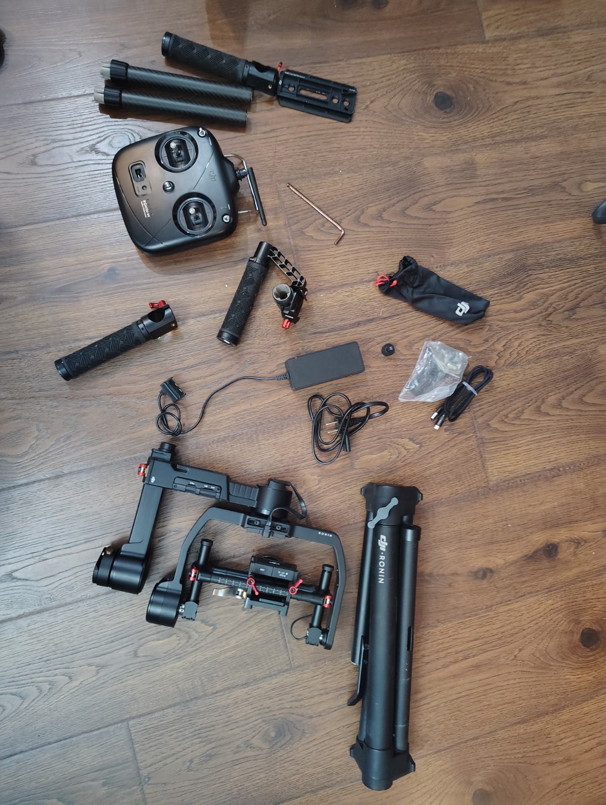 DJI Ronin-M 3-Axis Gimbal Stabilizer DJI Ronin-M 3-Axis Gimbal Stabilizer