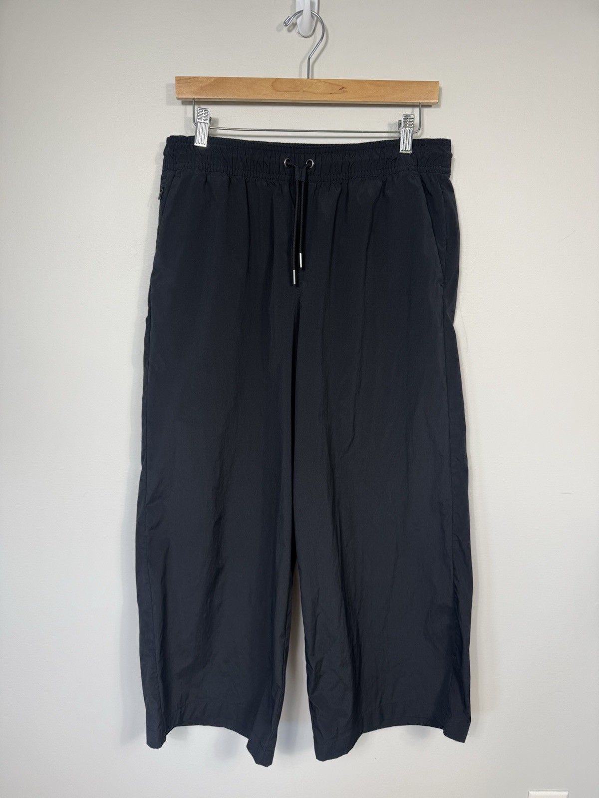 Athleta Pant Midday Mid Rise Crop Poplin Wide Leg Black Medium Pull On Elastic Athleta Pant Midday Mid Rise Crop Poplin Wide Leg Black Medium Pull On Elastic