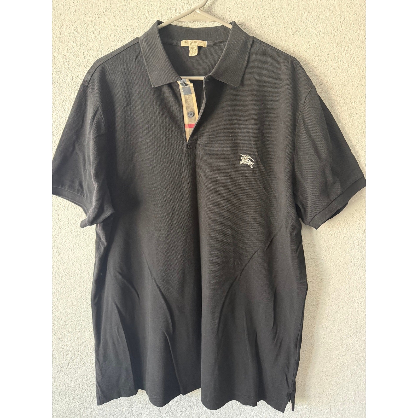Burberry men’s size 2XL Worn once (Have 2 in quantity) Burberry men’s size 2XL Worn once (Have 2 in quantity)