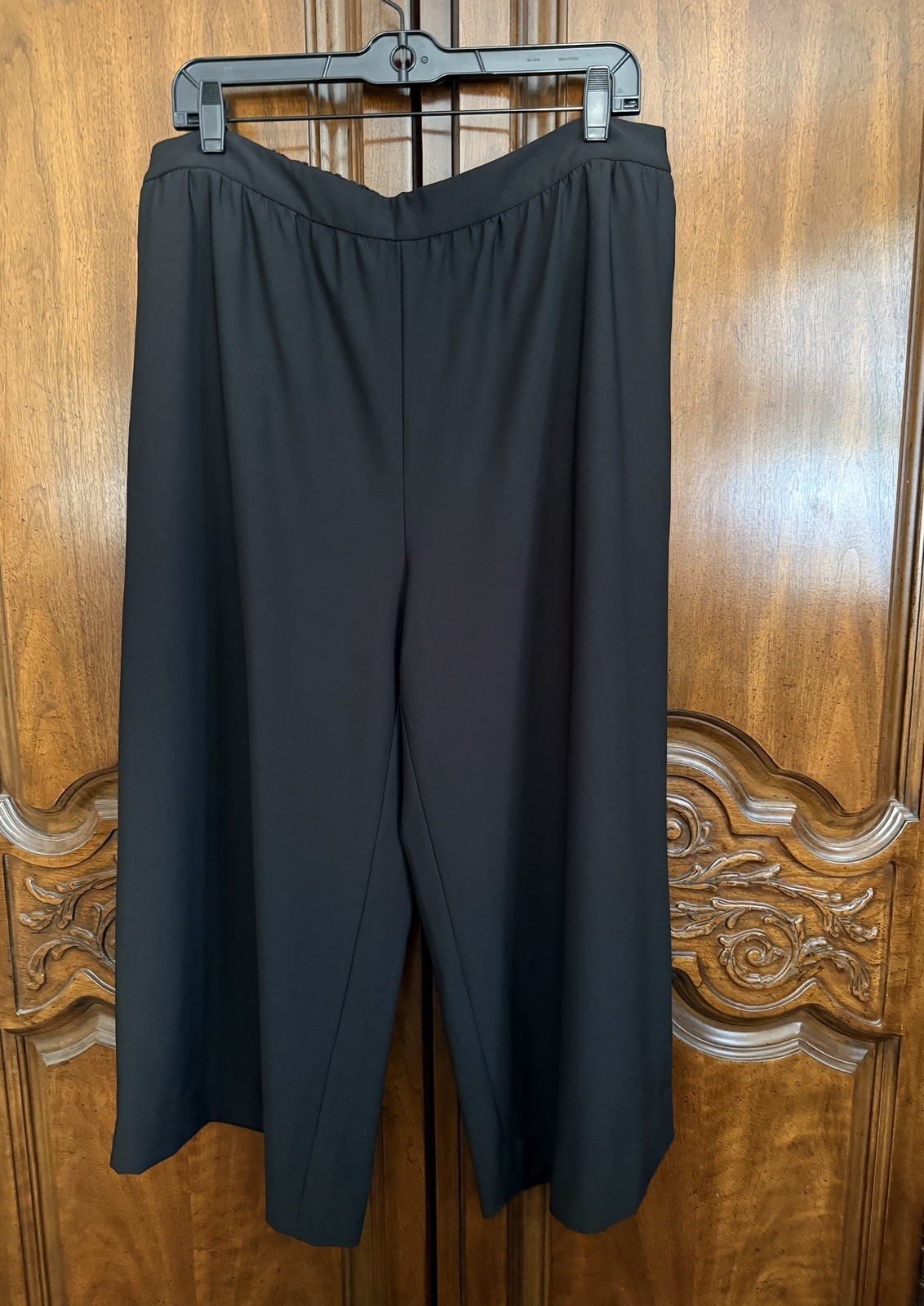 Chicos Chico’s Wide Leg Black Crop Pants 2.5/14 NWT Chicos Chico’s Wide Leg Black Crop Pants 2.5/14 NWT