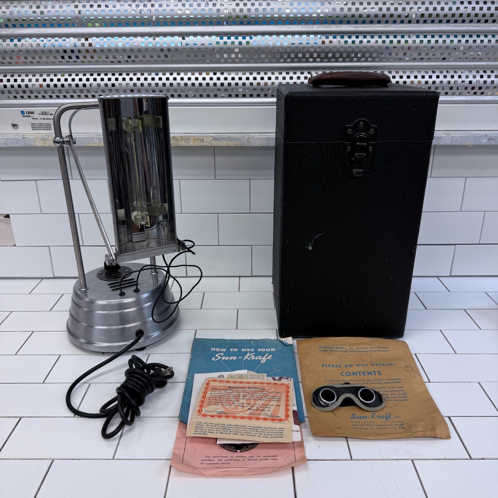 Sun-Kraft Model A-1 Vintage UV Sun Lamp Case Manual Goggles Tested & Works *read