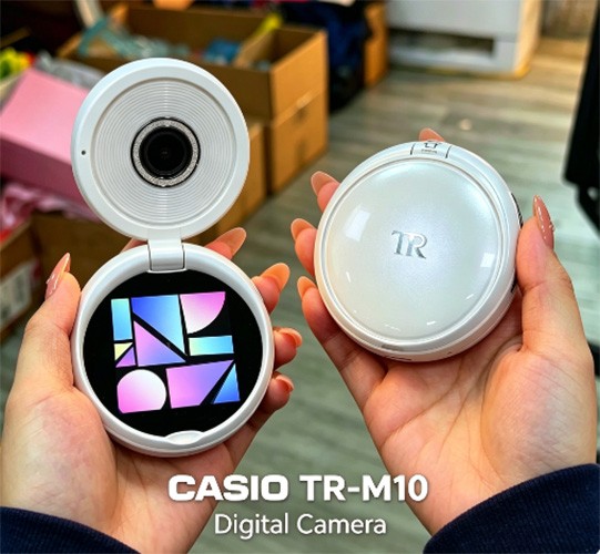 Casio Exilim TR Mini TR-M10 Digital Camera White Bluetooth Face Detection