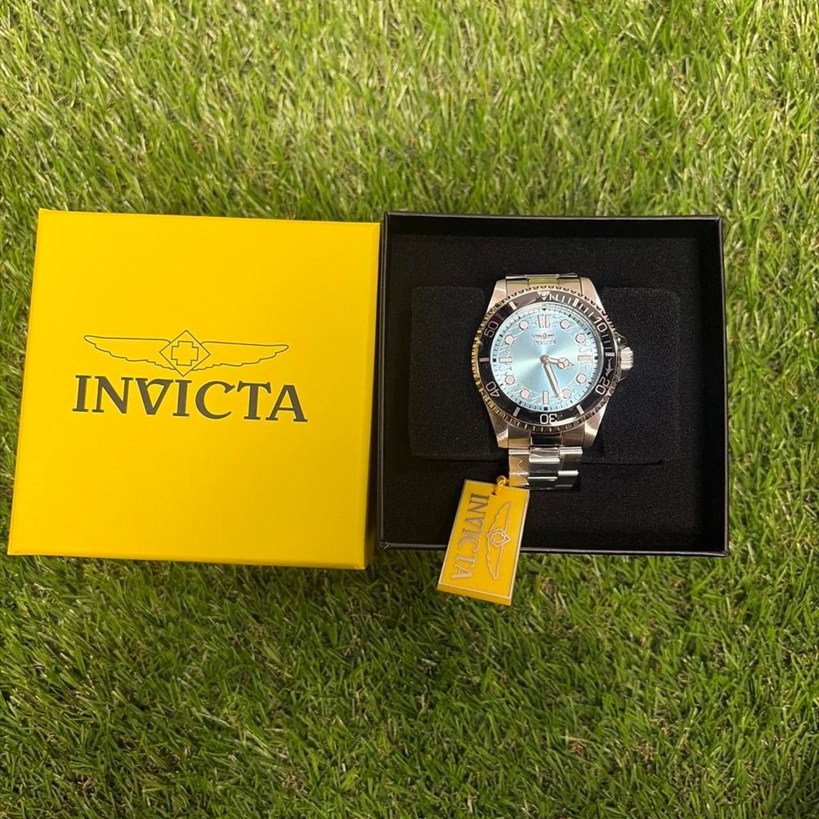 Invicta Men's Silver and Black Watch Invicta Men's Silver and Black Watch