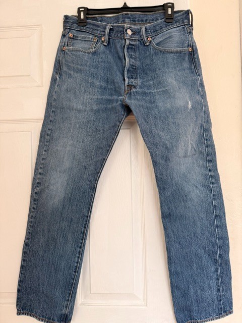 Levi’s 501 Original Fit Men’s Jeans 32x30 Blue Denim Button Fly 00501-0193 Levi’s 501 Original Fit Men’s Jeans 32x30 Blue Denim Button Fly 00501-0193