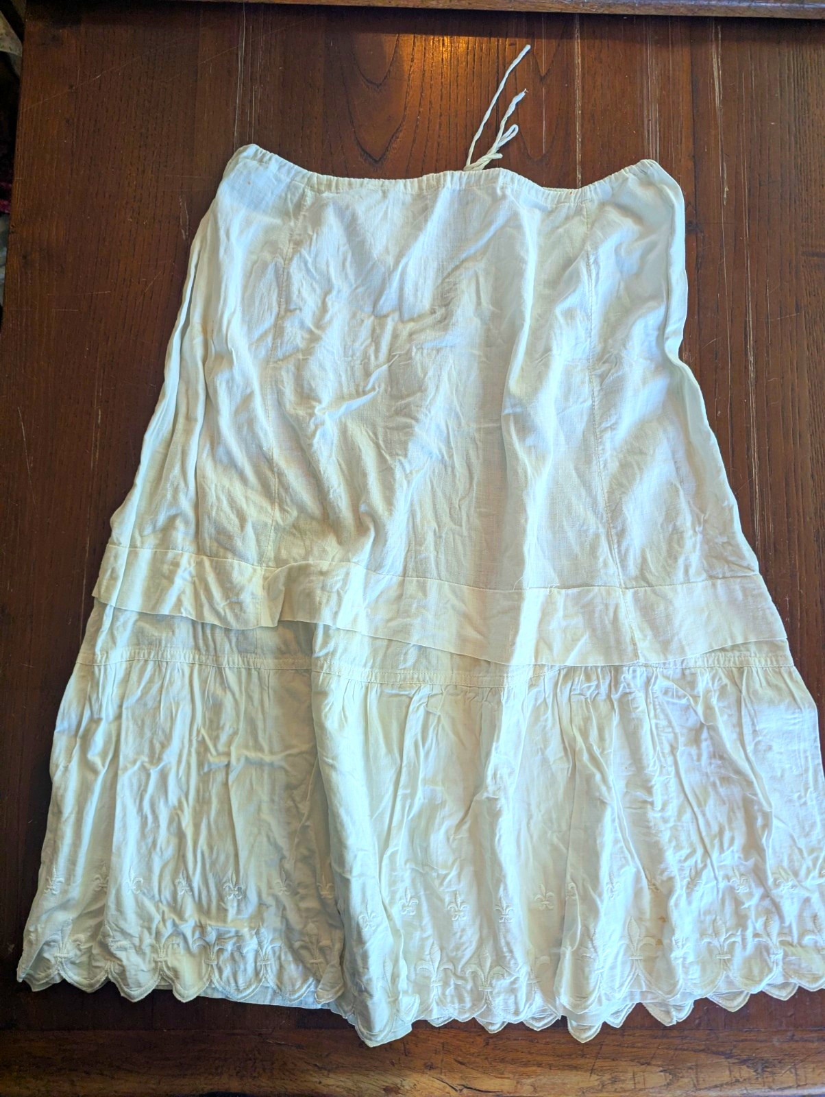 Antique 1910s White Cotton Knee Length Embroidered Petticoat Fleur Dis Lis Skirt