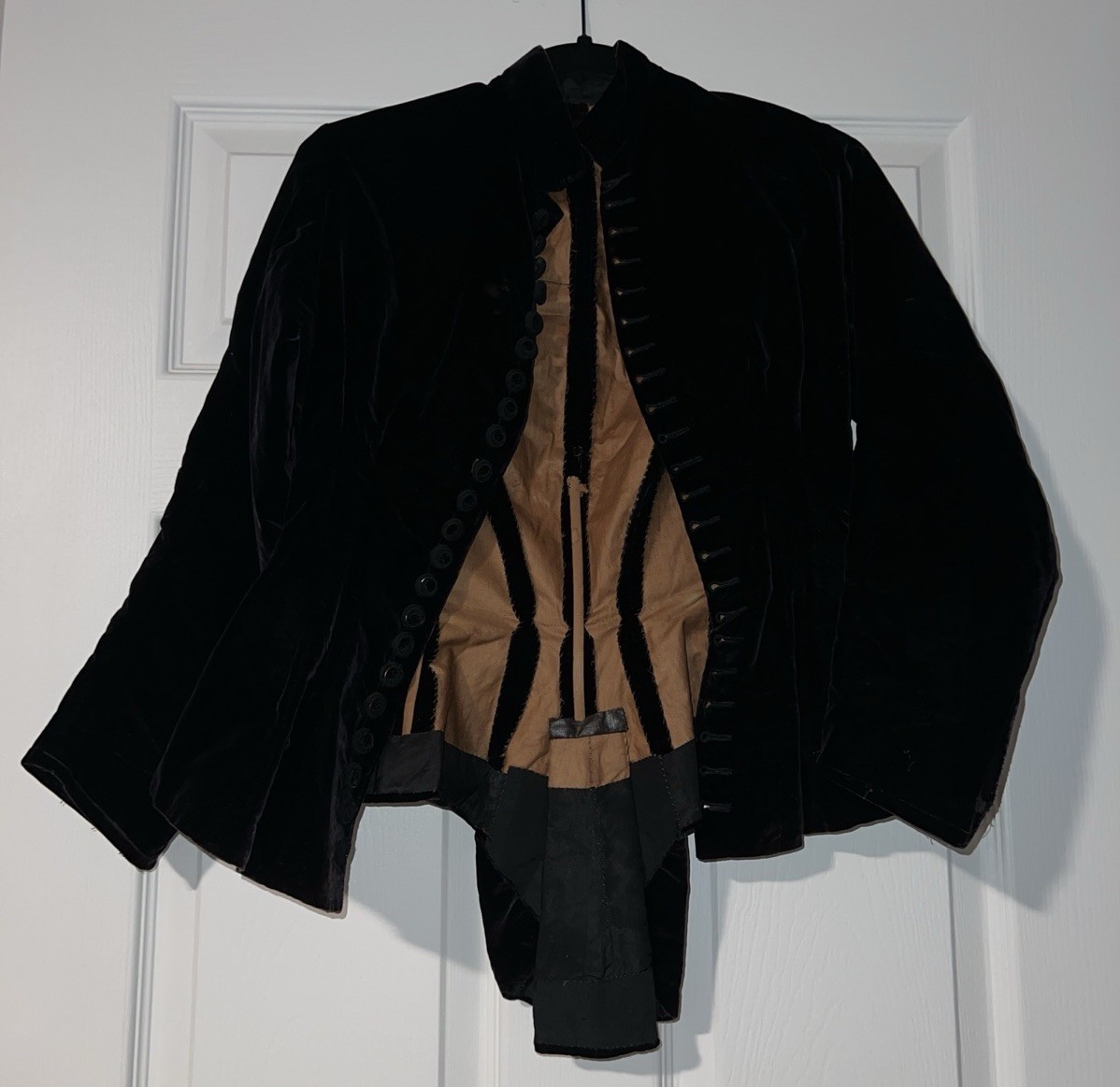 Antique 1880s VICTORIAN BLACK VELVET BASQUE BODICE BUSTLE BACK JACKET VGC