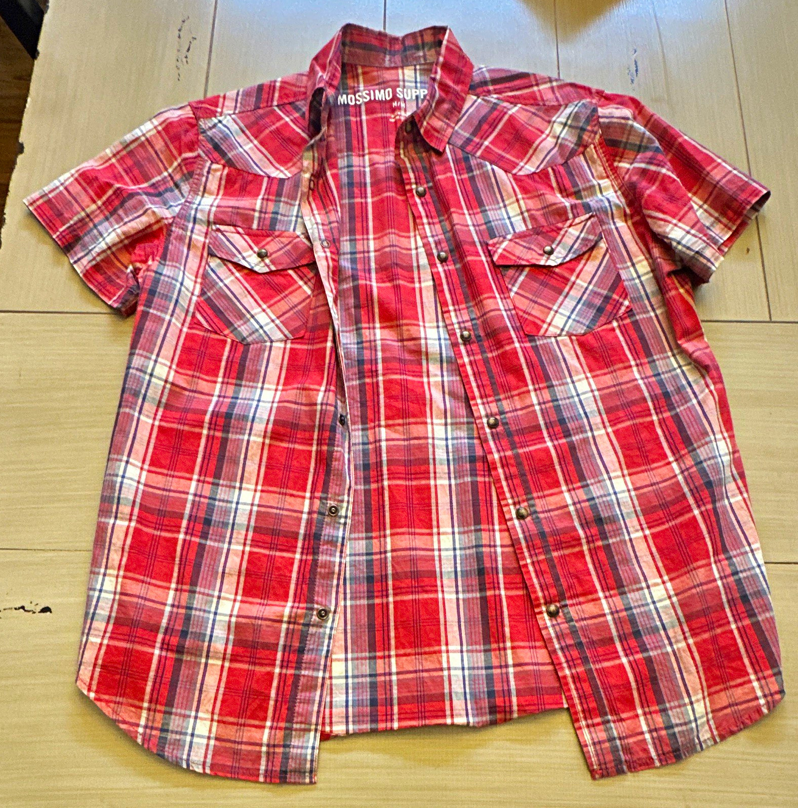 Mossimo Supply Co. Men\'s M Red Plaid Short Sleeve Button-Up Shirt Mossimo Supply Co. Men\'s M Red Plaid Short Sleeve Button-Up Shirt