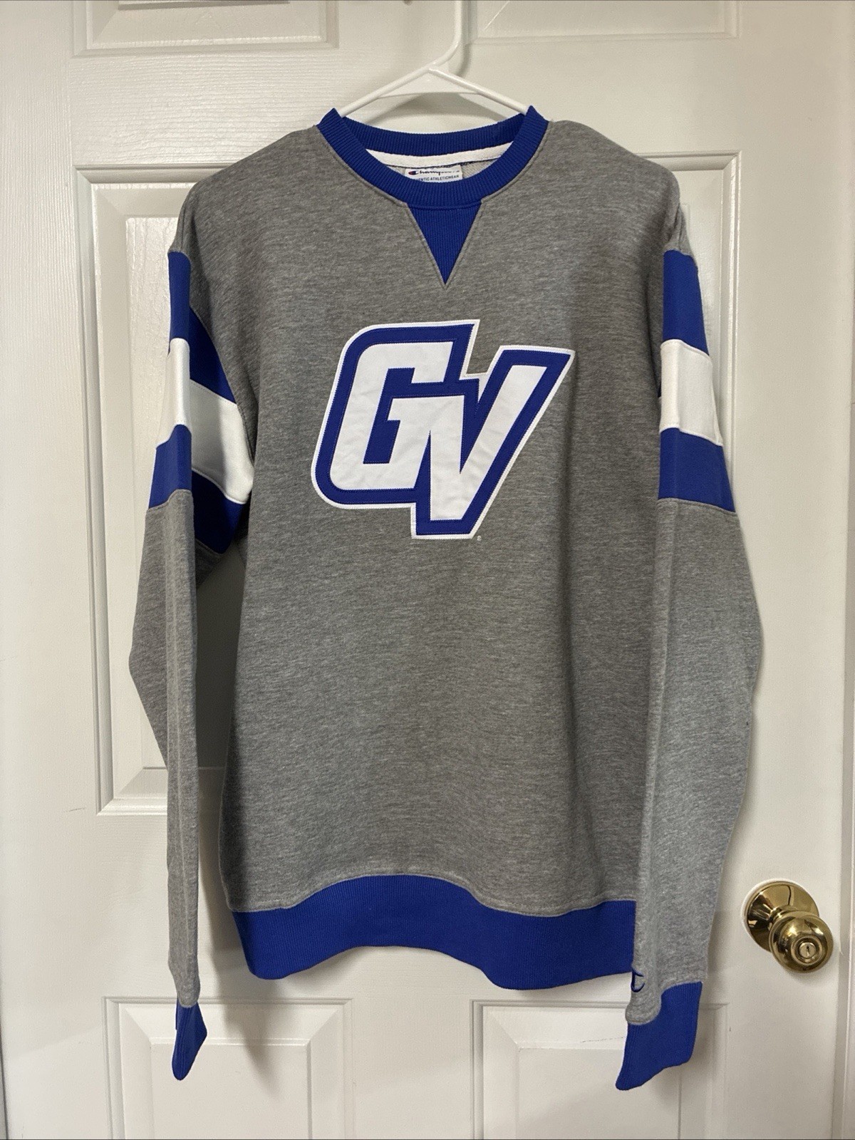 Grand Valley State Crew Neck Champion Sweatshirt Embroidered Men’s Size S NWT Grand Valley State Crew Neck Champion Sweatshirt Embroidered Men’s Size S NWT