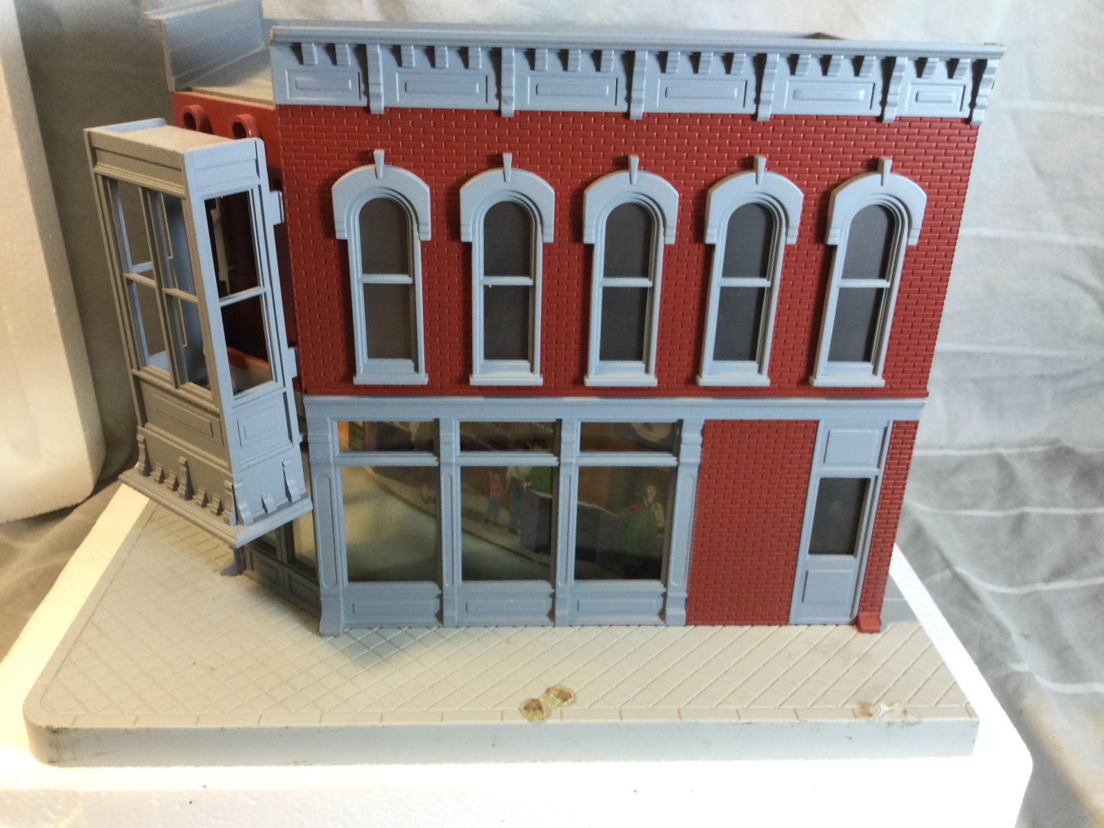 MTH Rail King 30-9012 Corner Drug Store Two Stories Used W/Shop Worn Box.