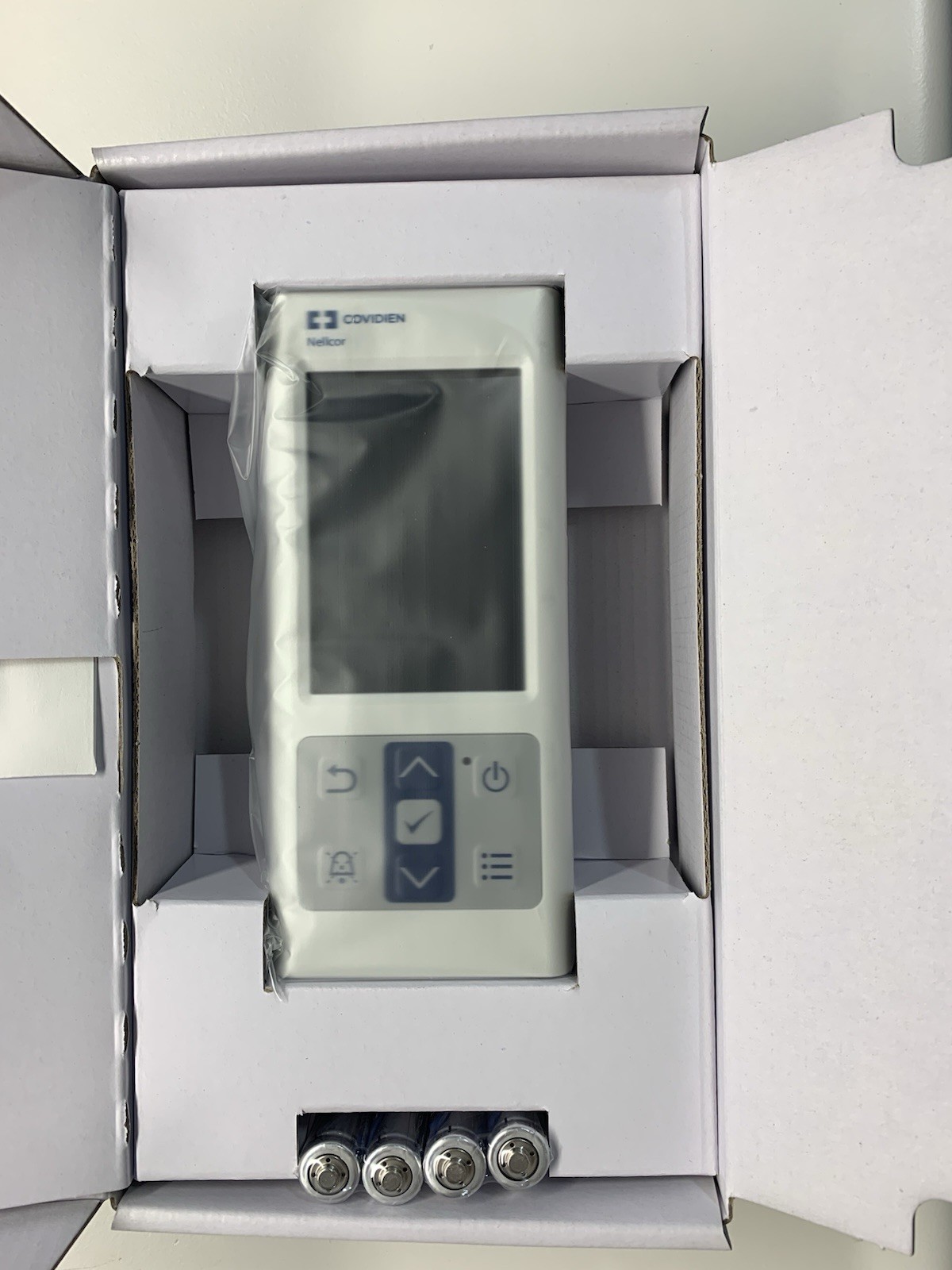 COVIDIEN/NELLCOR PM10N Portable SpO2 Patient Monitoring System- New- DOM 2023