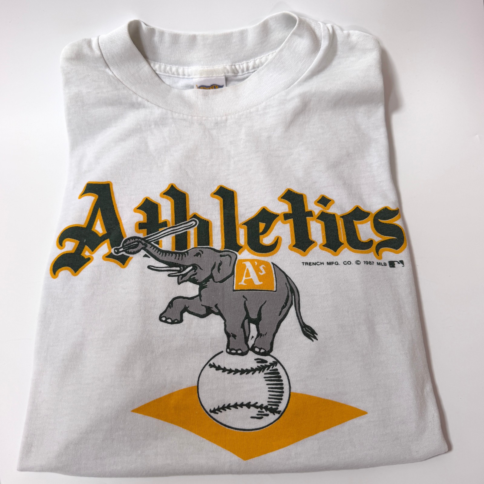 Vintage 1987 Oakland Athletics T-Shirt XL Single Stitch Trench A\'s Elephant MLB