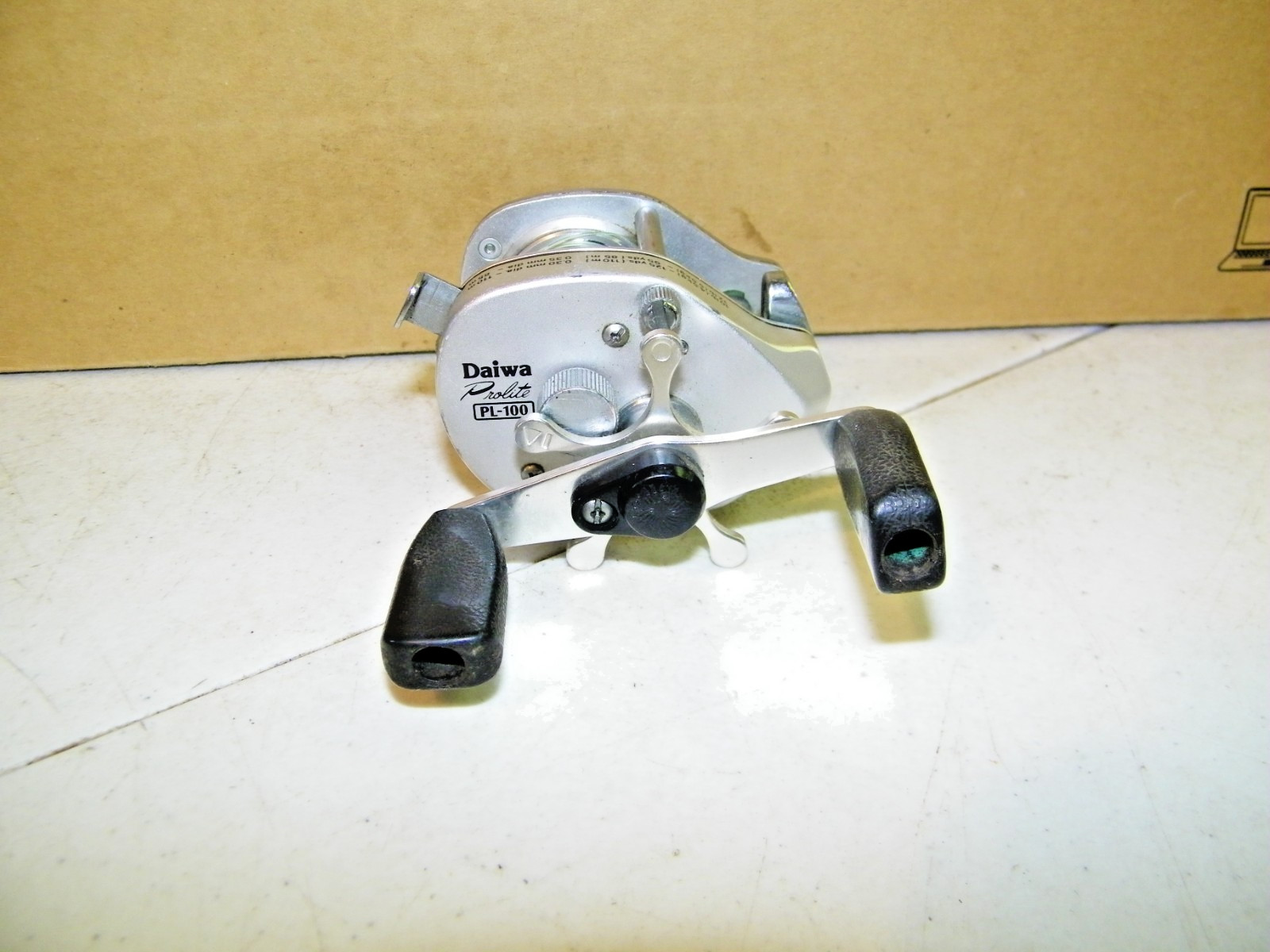Vintage Daiwa Prolite PL-100 baitcasting reel, right-hand retrieve