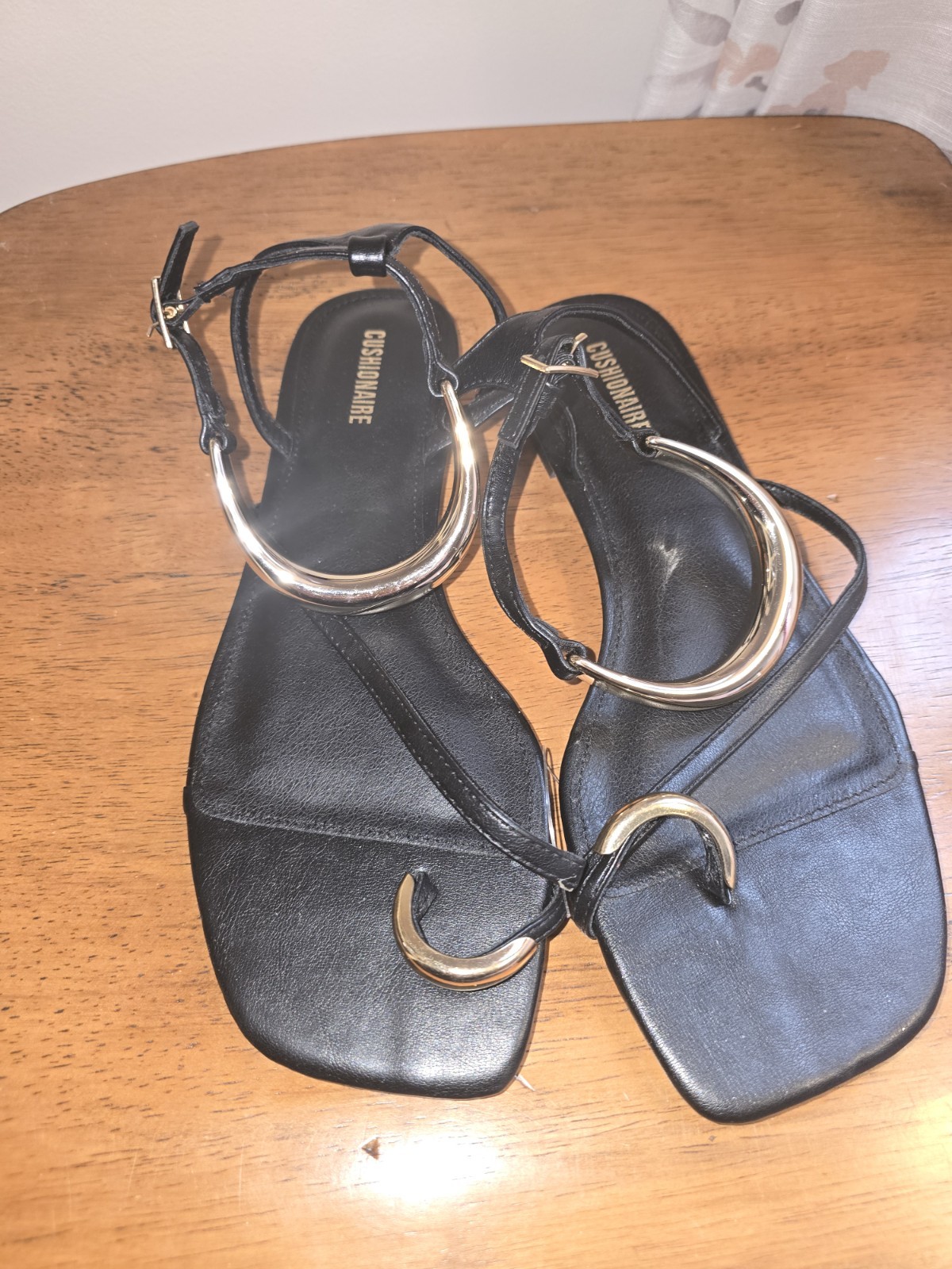 New Cushionaire Womens Secret Flat Sandals Black Gold Toe & Ankle Strap-US 8