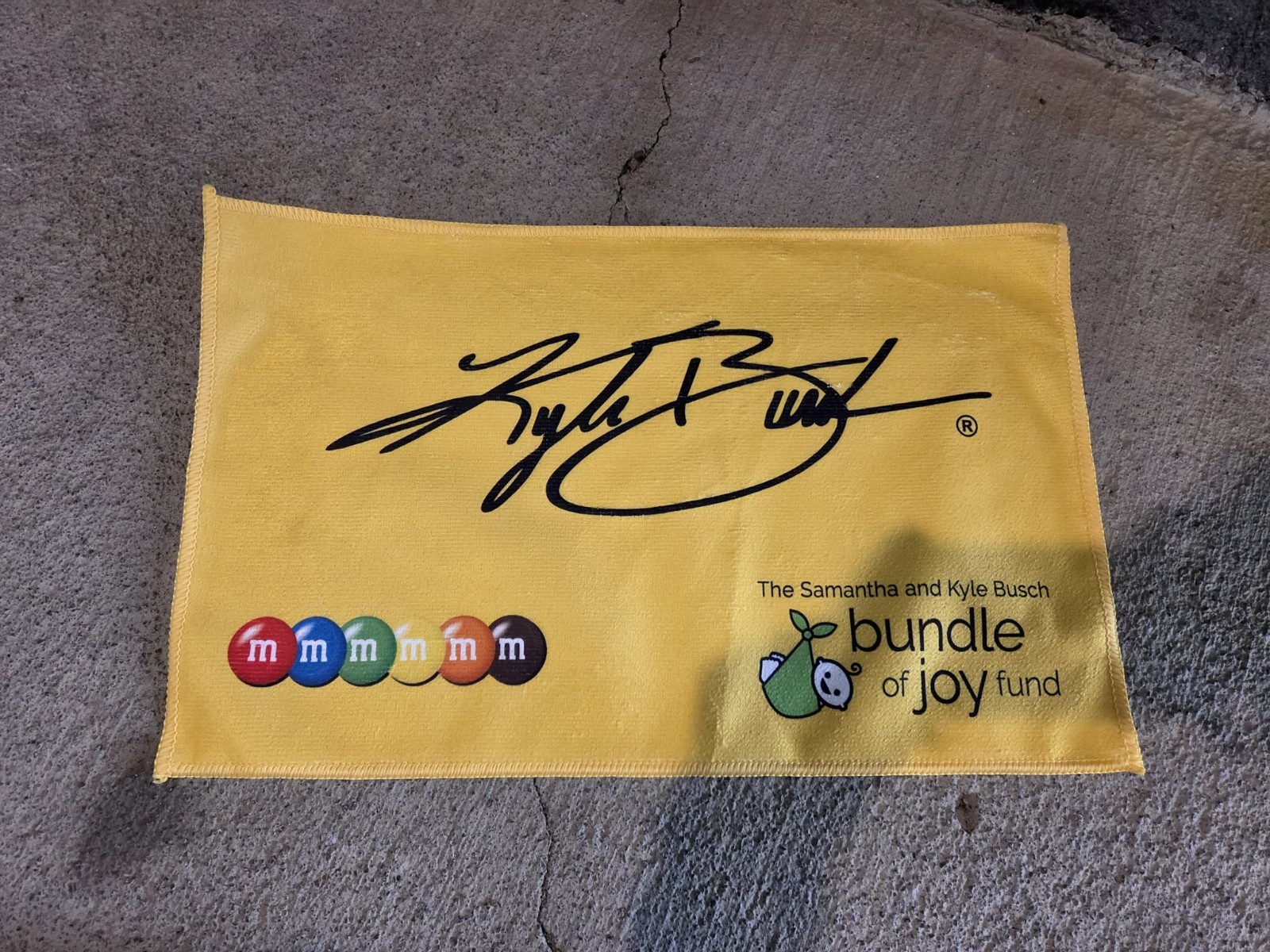 NASCAR Cup 2026 Kyle Busch #18 Collector's Towel Sga Bristol In hand NASCAR Cup 2026 Kyle Busch #18 Collector's Towel Sga Bristol In hand