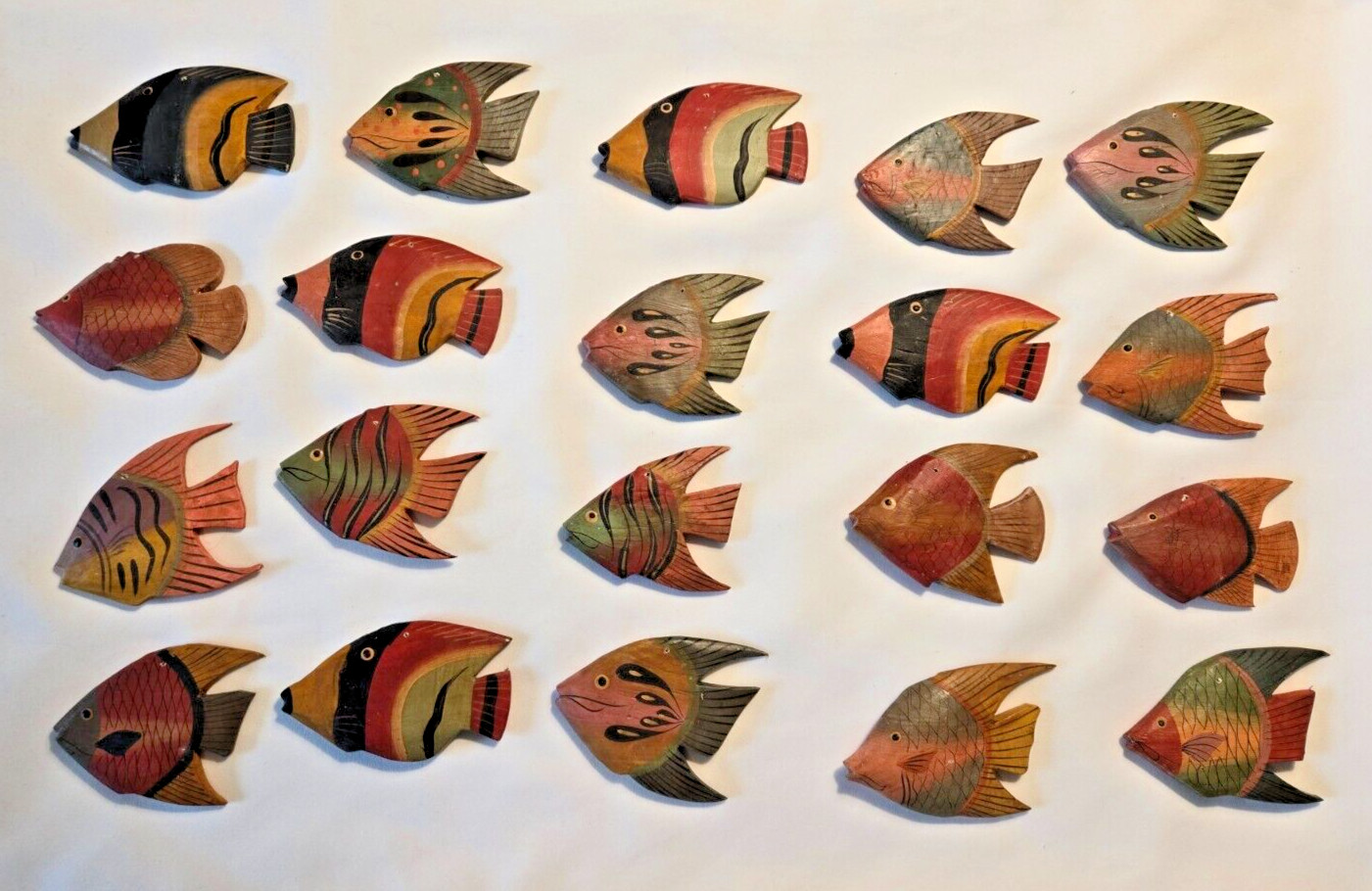 Vintage Wooden Fish - Hand Painted and Hand Carved - 20 pcs - Great for Crafts Vintage Wooden Fish - Hand Painted and Hand Carved - 20 pcs - Great for Crafts