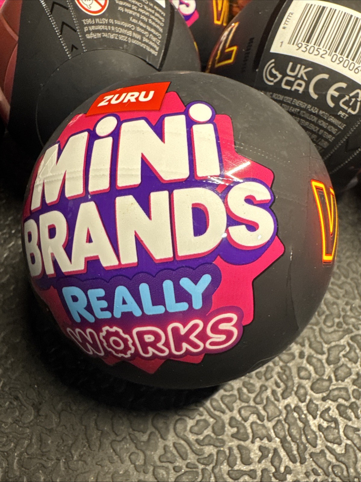 12 Zuru Mini Brands Really Works Vinyl Capsule Balls