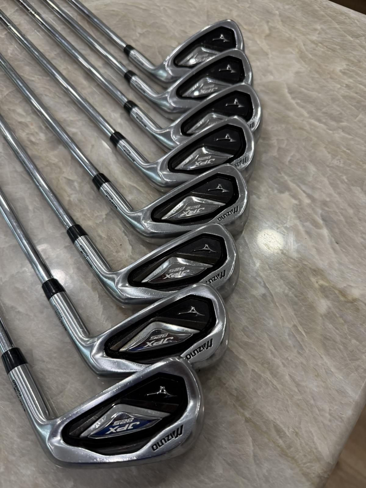 Mizuno JPX 825 Pro Iron Set 4-PW + GW RH | Dynamic Gold S300 Stiff