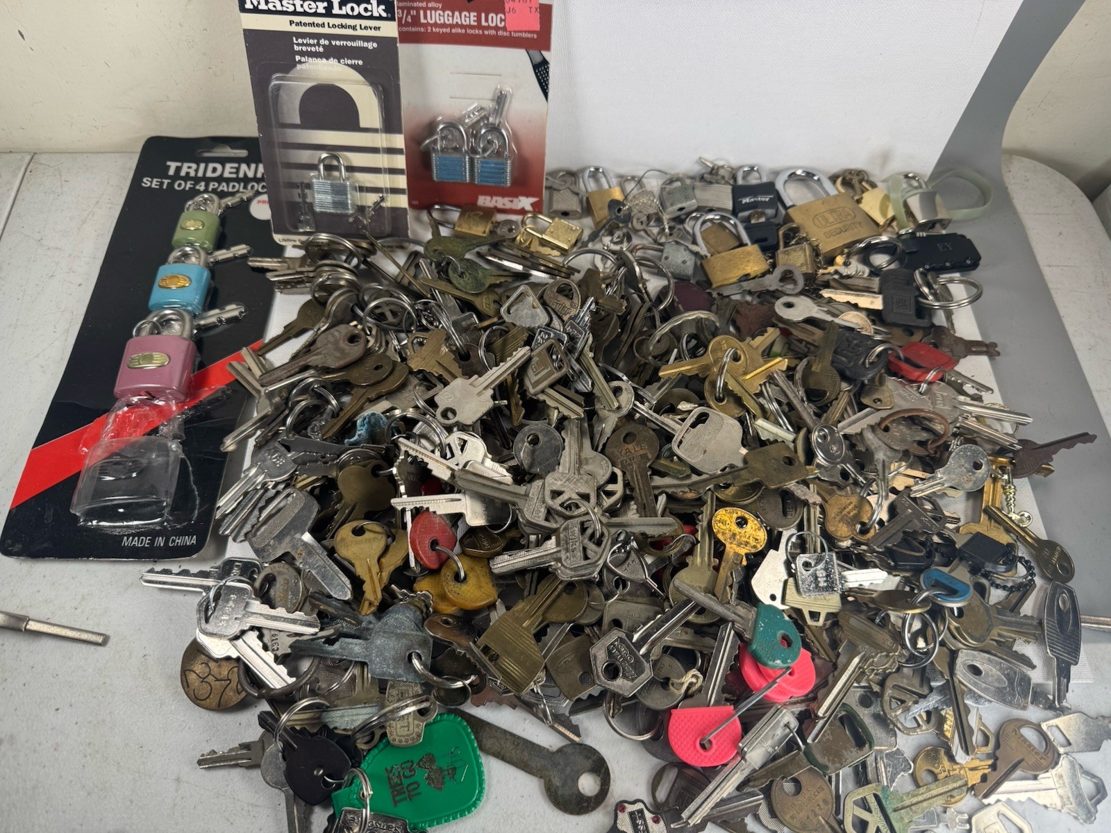 8.1 LB Huge Vintage Keys & Padlocks Lot Yale ILCO GM Kwikset Unsorted