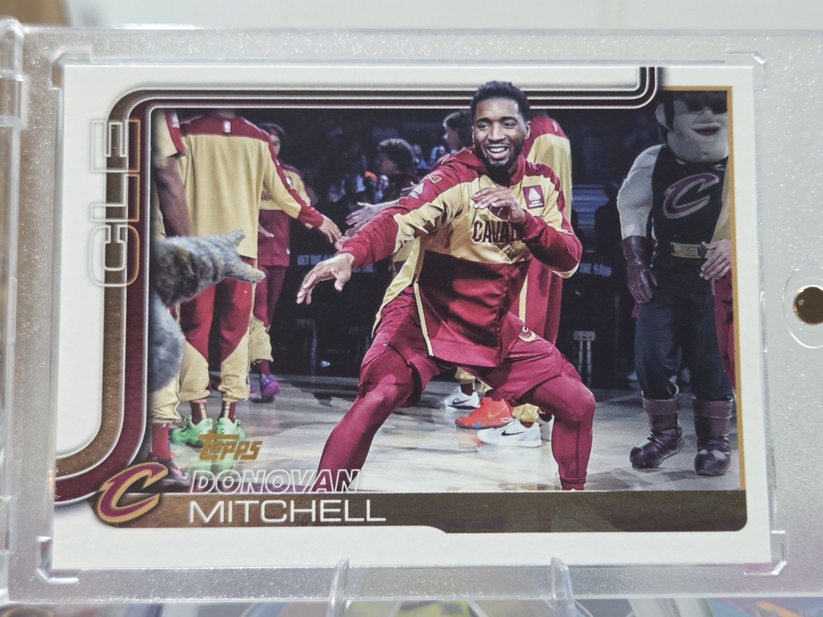 Topps 2024-25 Flagship Donovan Mitchell Golden Mirror Ssp Cleveland Cavaliers