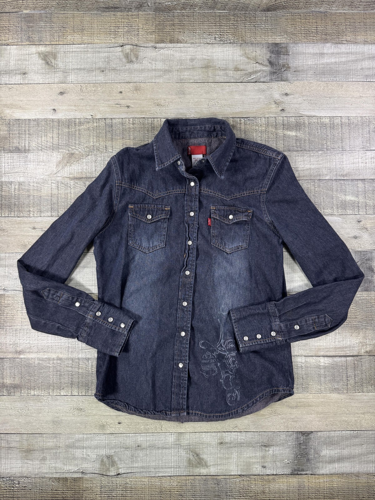 Levi\'s Pearl Snap Shirt Womens Medium Blue Denim Skull Graphic Western Rock