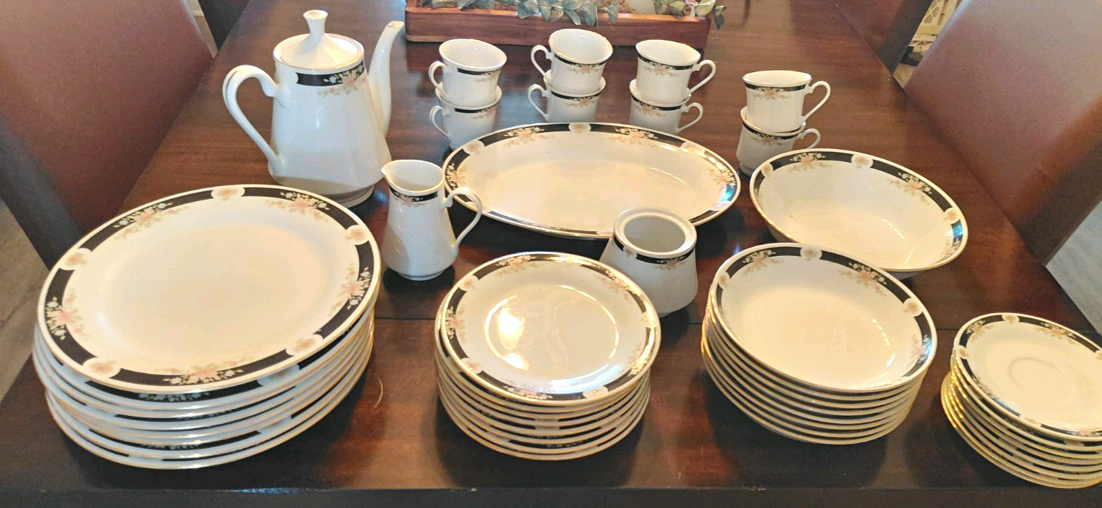Vintage Crown Ming \ Vintage Crown Ming \