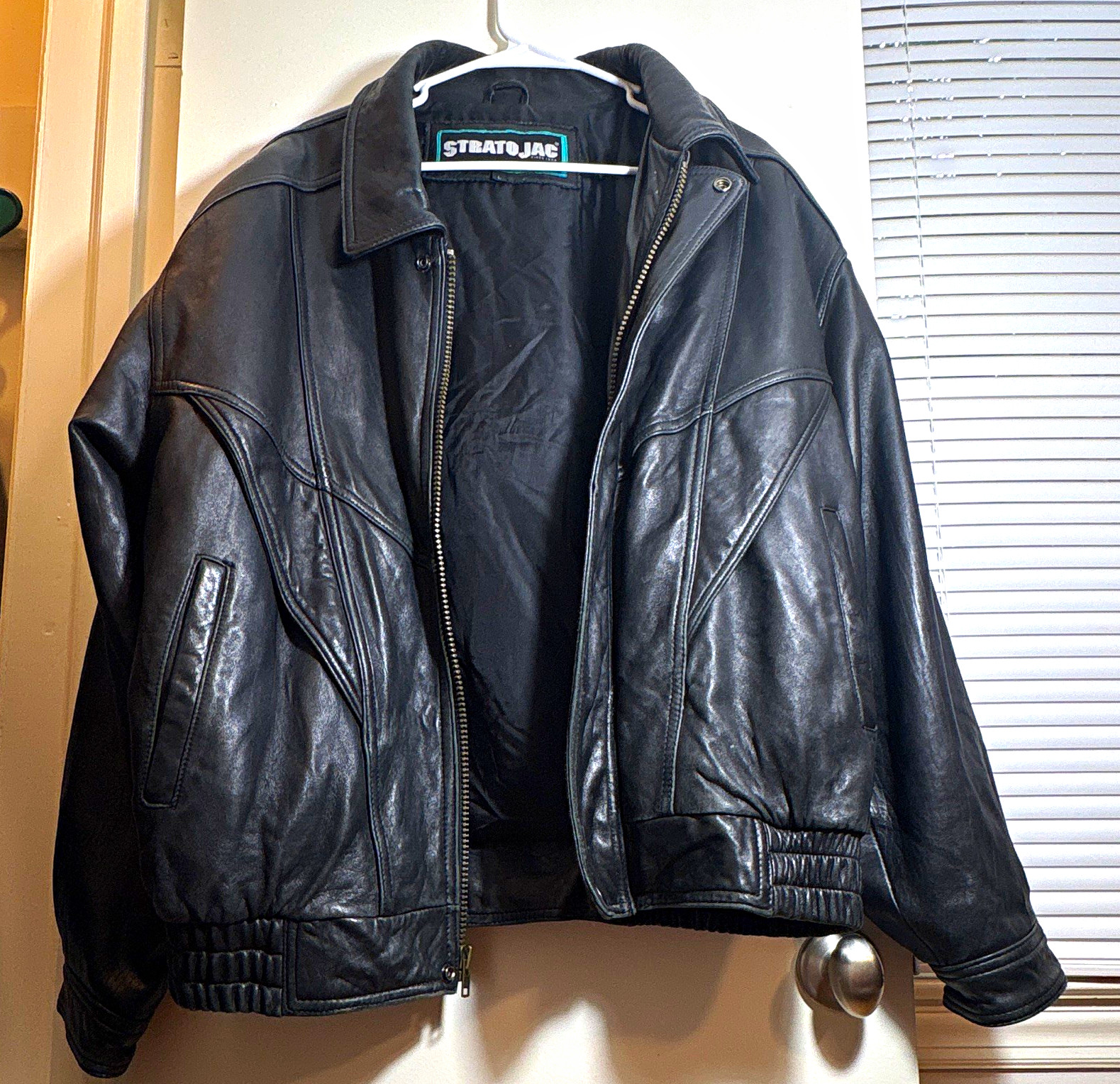 VTG Stratojac Men\'s Black Leather Bomber Jacket Full Zip Point Collar L Regular