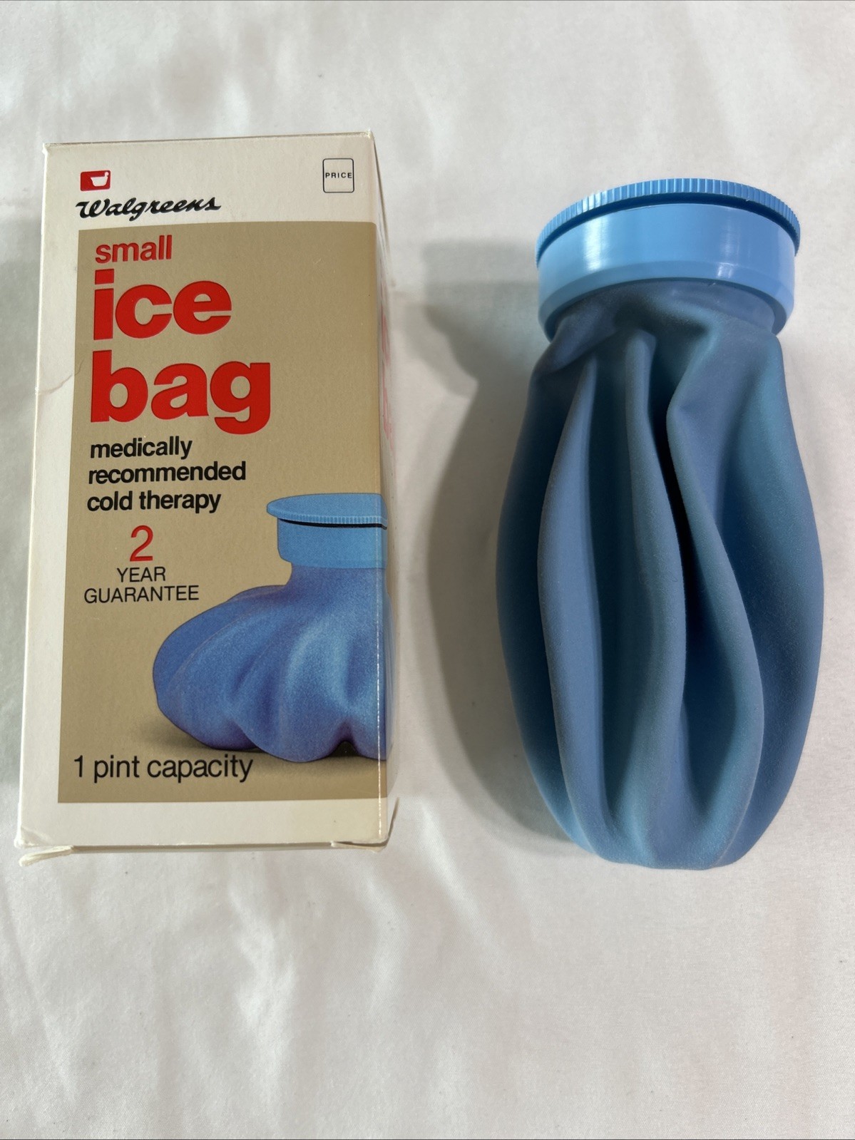 Vintage Walgreens Ice Bag – 1 Pint – Velour Rubber – Screw‑Top Lid – Made in USA Vintage Walgreens Ice Bag – 1 Pint – Velour Rubber – Screw‑Top Lid – Made in USA