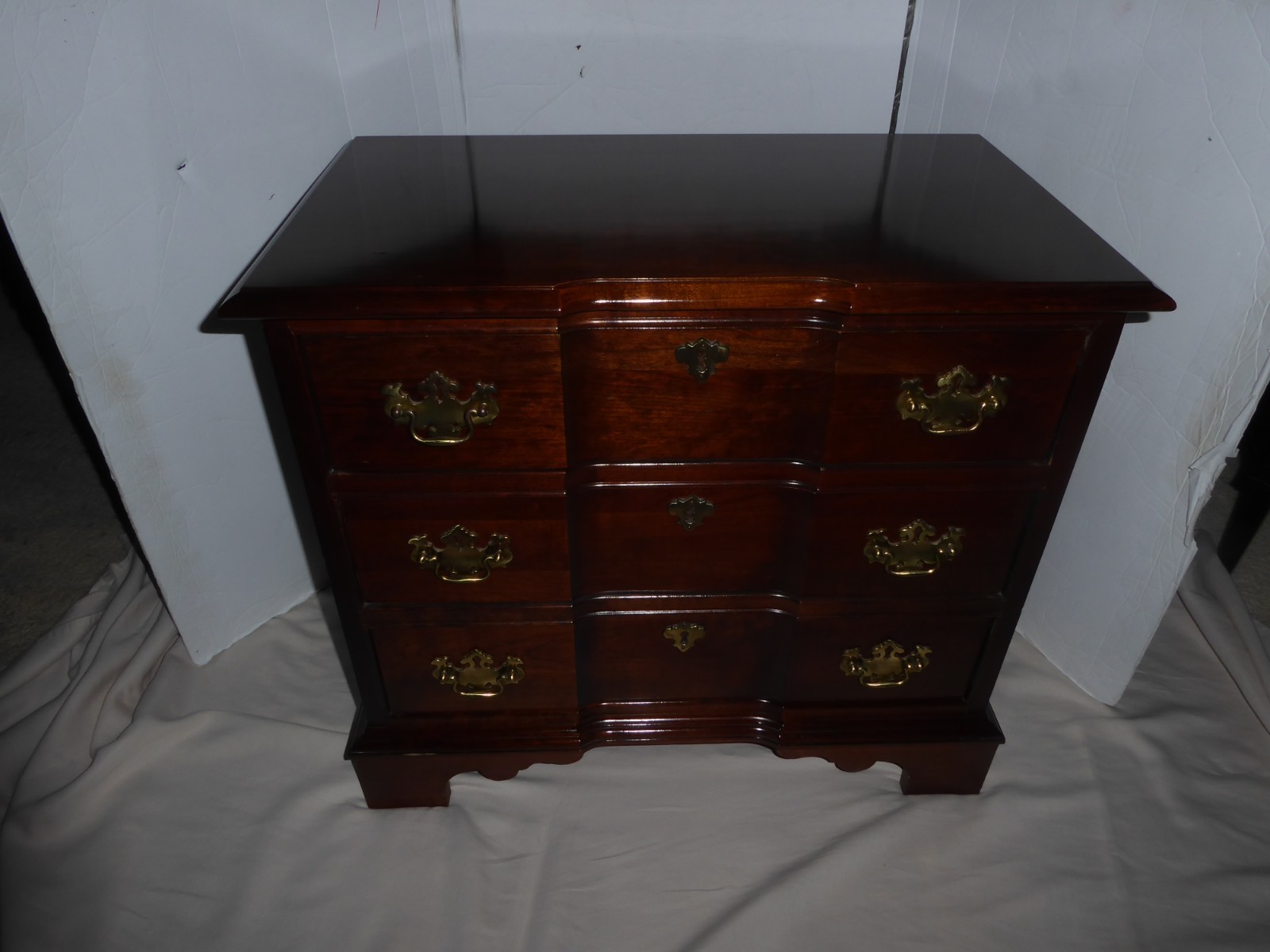 PENNSYLVANIA HOUSE Solid Dark Cherry 3-Drawer Bachelor\'s Chest Nightstand