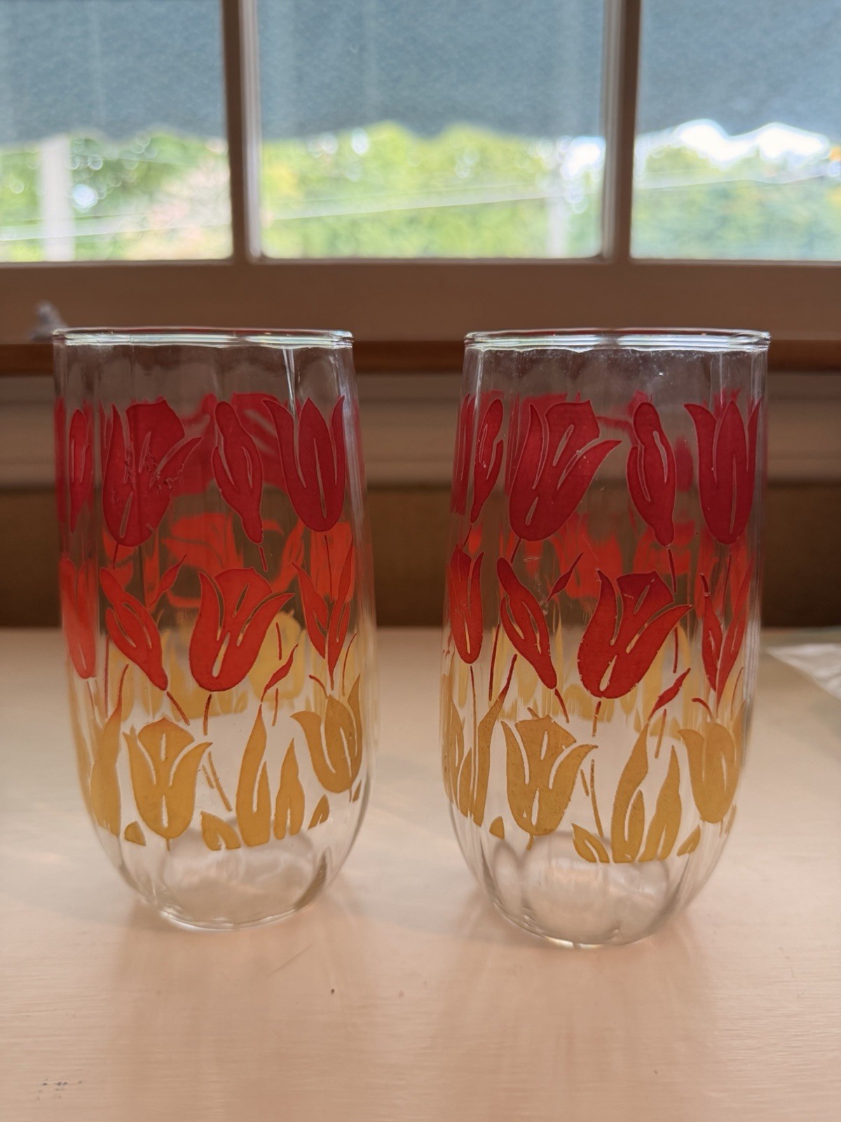 Vtg MCM Set of 2 Clear Drinking Glasses Vibrant Red & Yellow Floral Tulip Retro