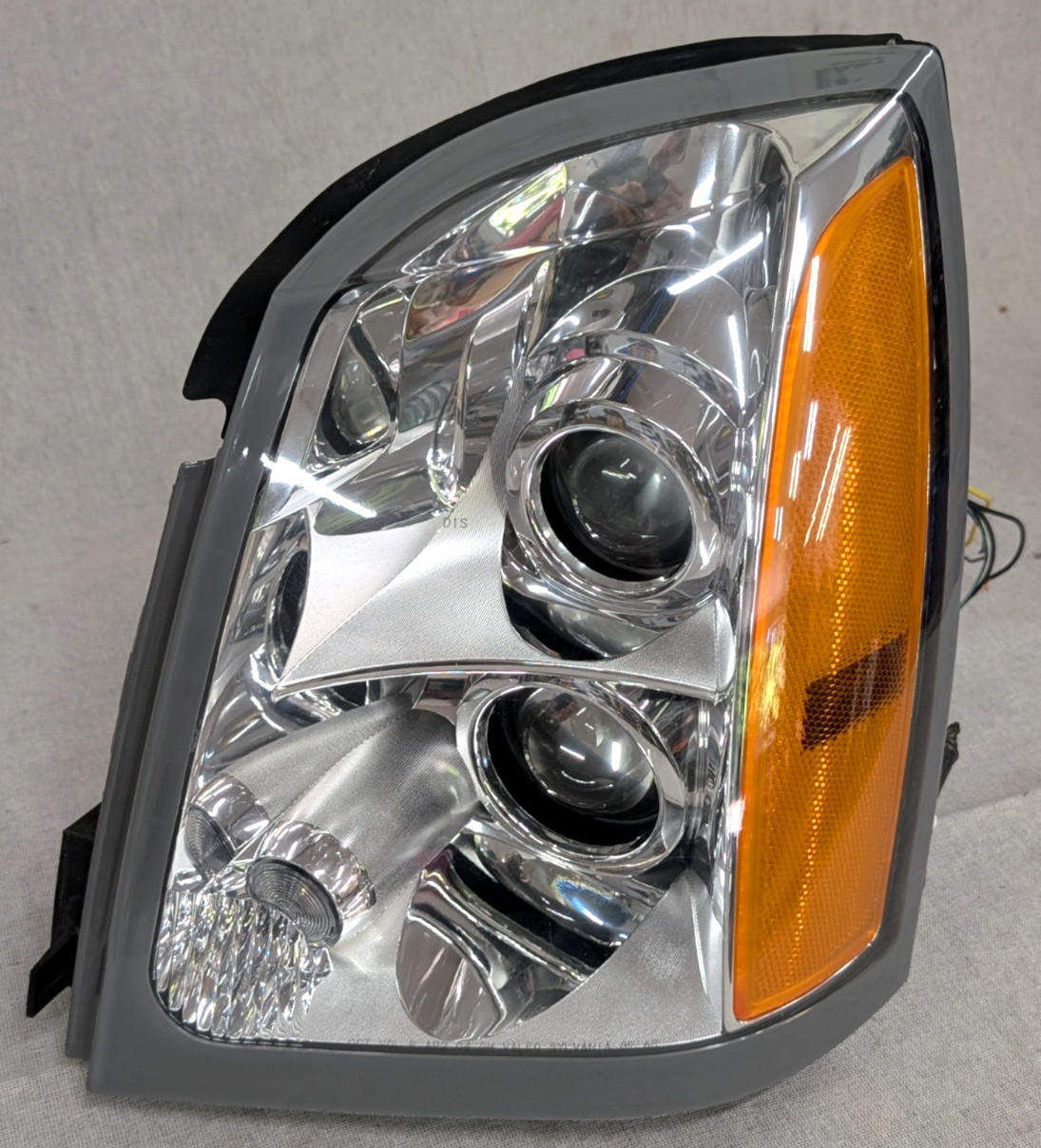 2004-2009 Cadillac SRX LH Driver Xenon HID Headlight OEM Valeo