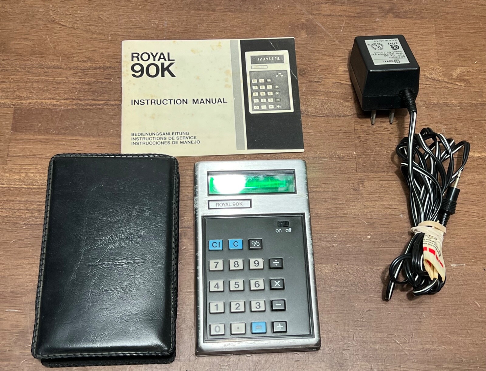 Vintage Royal 90K UA120 Calculator Green LCD, power cord, manual, case  Tested