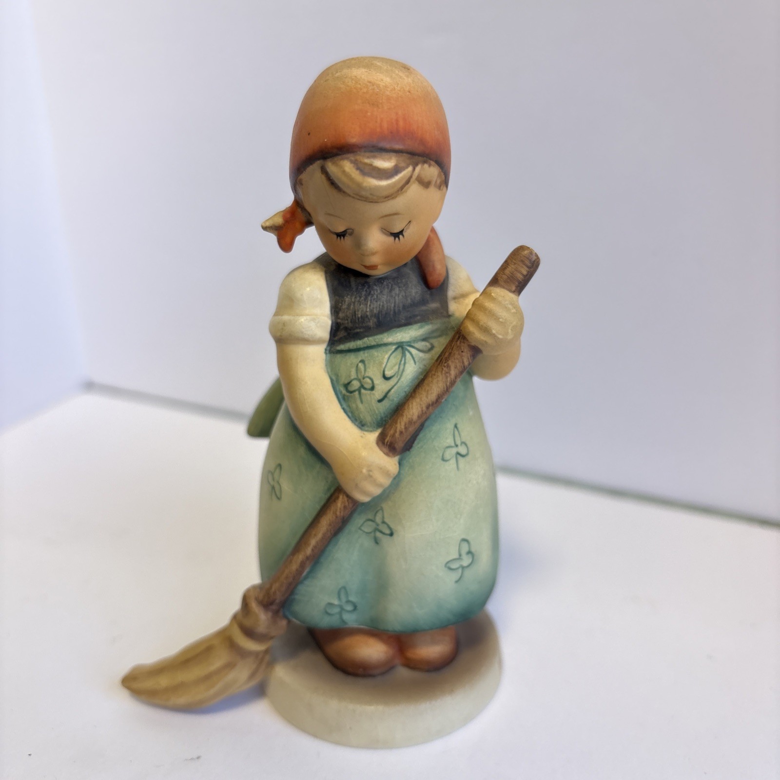 Vintage Goebel Hummel Little Sweeper Figurine #171 TMK-6