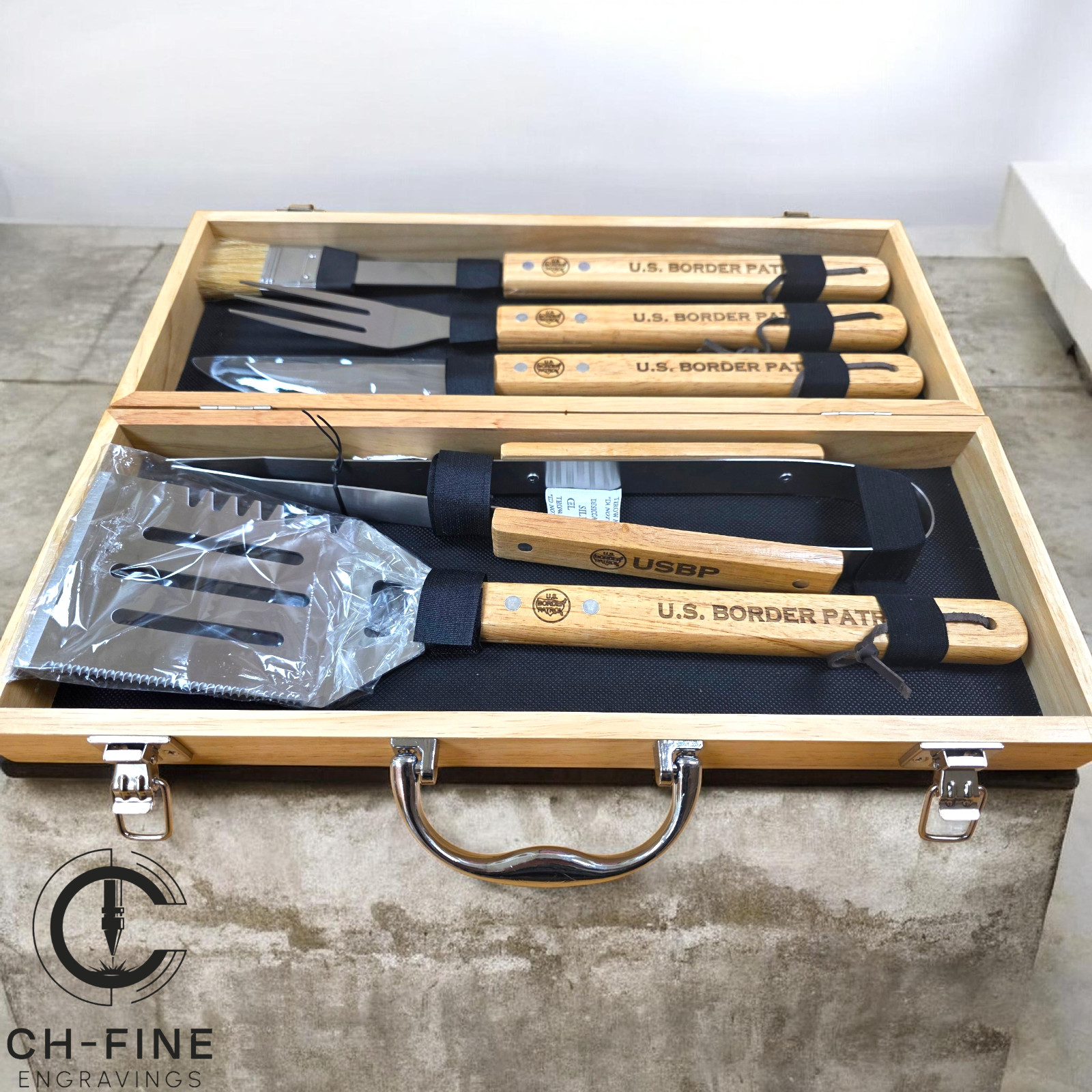 US. Border Patrol - Complete Wood BBQ Grill Tool Set US. Border Patrol - Complete Wood BBQ Grill Tool Set
