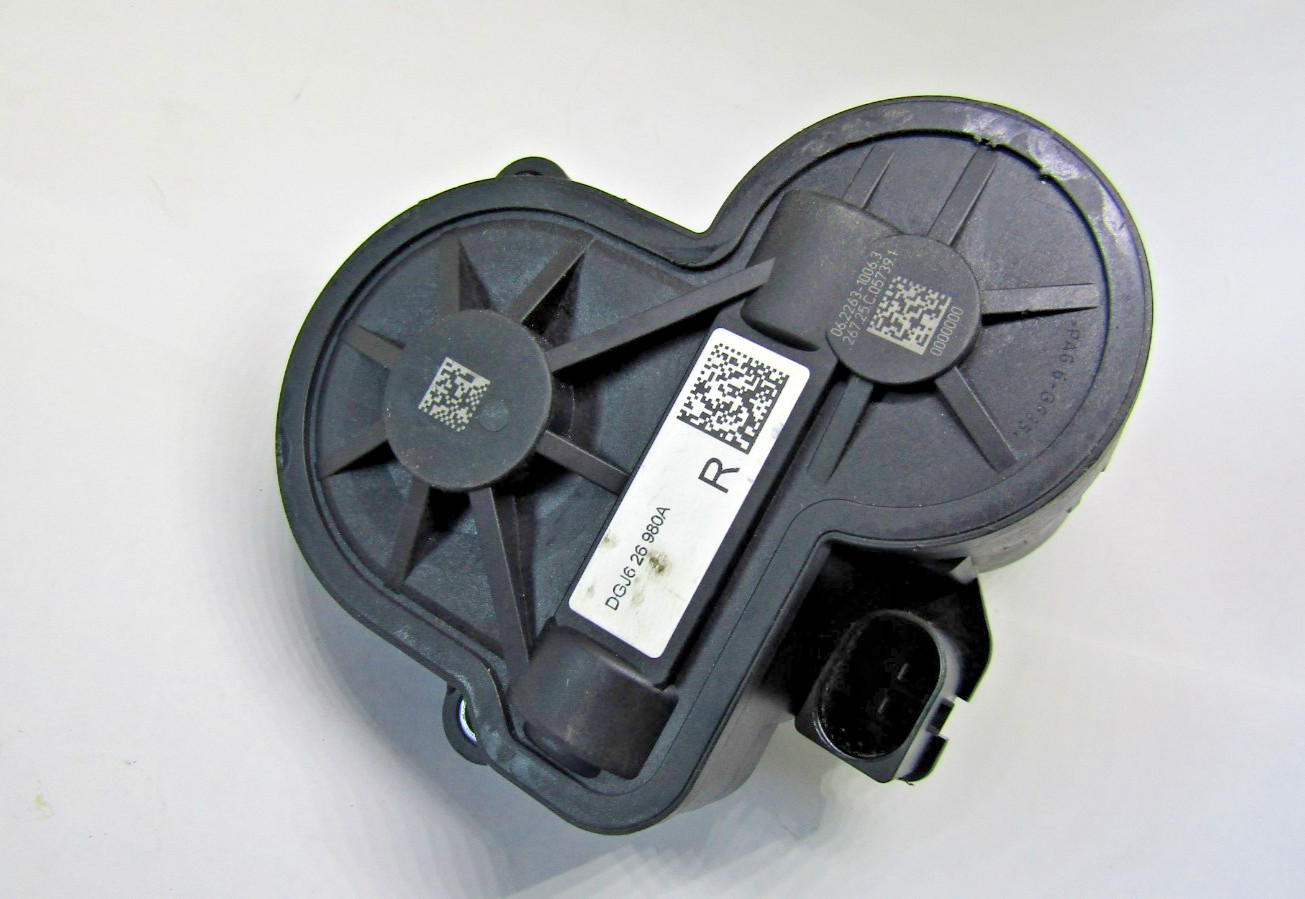 MAZDA REAR PARKING BRAKE ACTUATOR MOTOR BDYS-26-8EX  20 25 MAZDA 3  CX30 RIGHT
