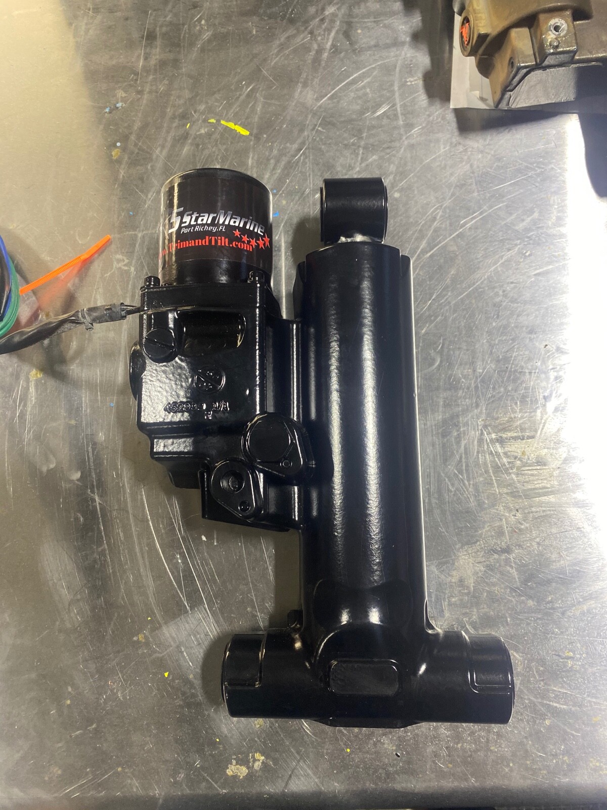 (THIS IS A REBUILD SERVICE) EVINRUDE 75 90 115 130 hp TRIM TILT UNITS 2004
