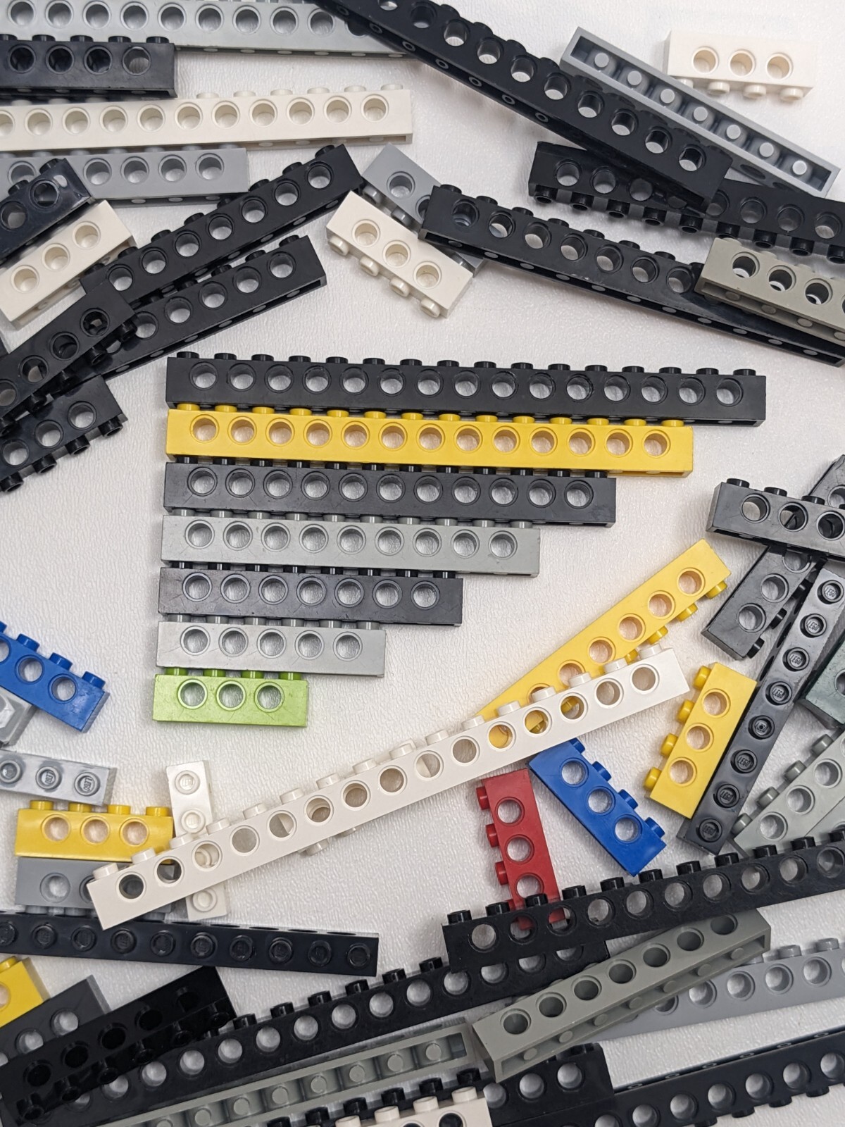 300pcs LEGO TECHNIC Studed Bricks Bulk Lot Only 1x4 1x6 1x8 1x16 Random Beams