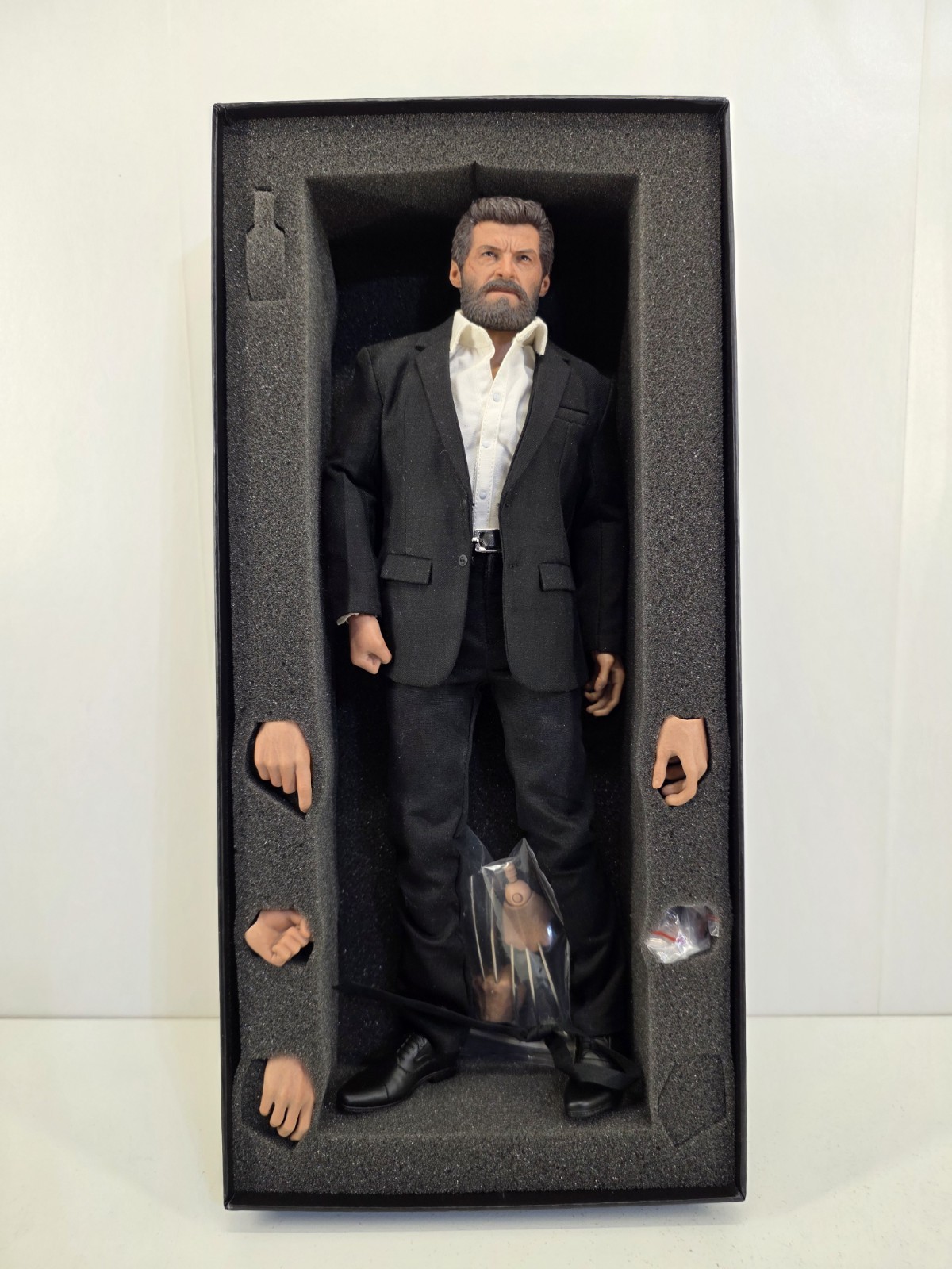 Eleven 1/6 Old Man Logan Wolverine Action Figure With Suit