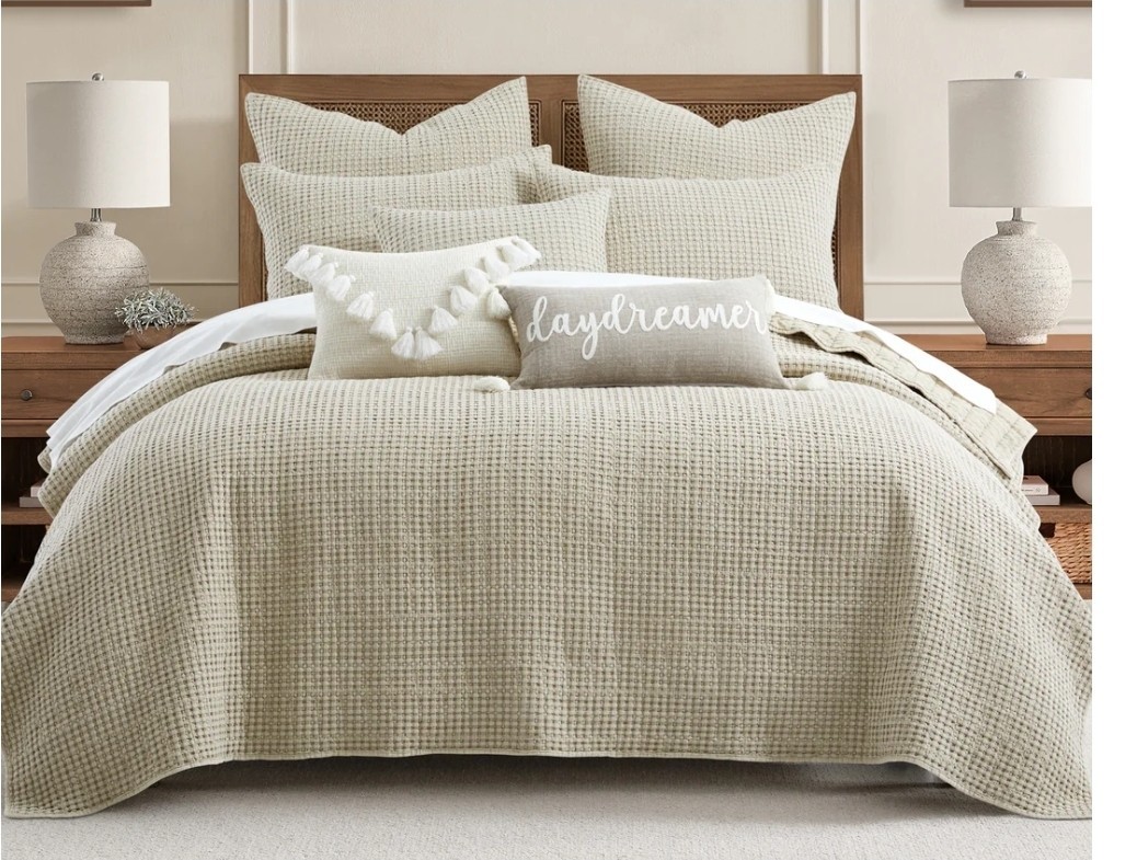 Luxurious Levtex Home Mills Waffle Wheat Full Queen 3 Piece Quilt Set NWT