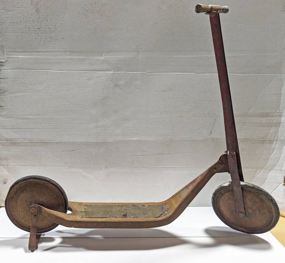 Early 1900s antique ride-on toy kick push scooter steel frame wood handle