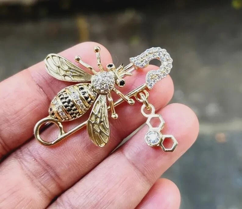 2.3CT Round Cut Lab Created Diamond Women\'s Bee Brooch 14K Yellow Gold Finish