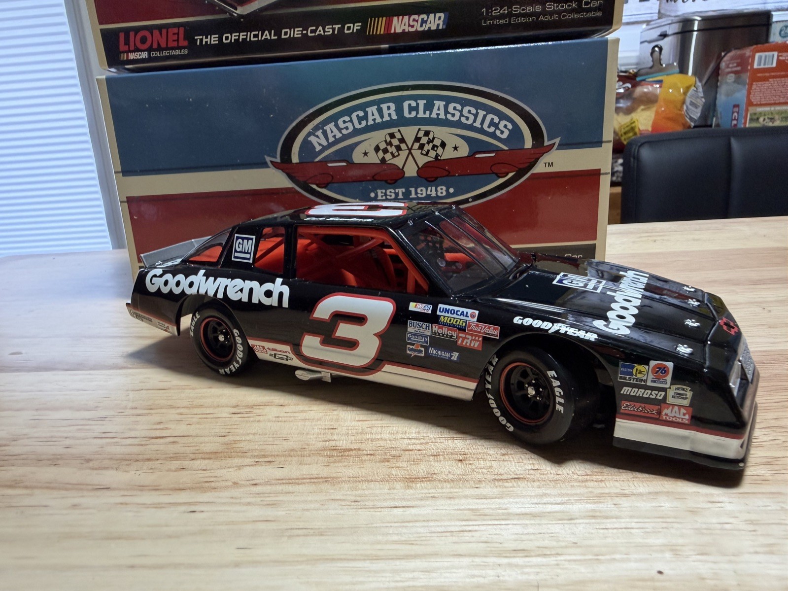 Dale Earnhardt #3 GM 1989 Monte Carlo 1:24 LIONEL NASCAR Classics 1 of 6,749
