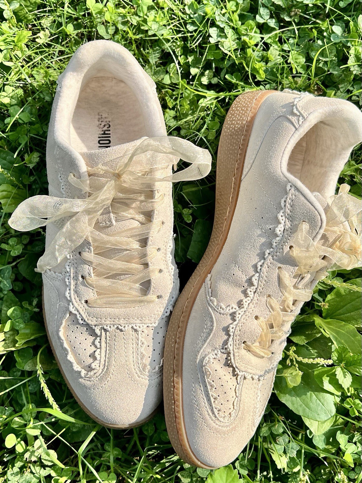 Cushionaire Belinda Cream Lace saddle shoes babydoll kawaii Casual Sneakers 8.5